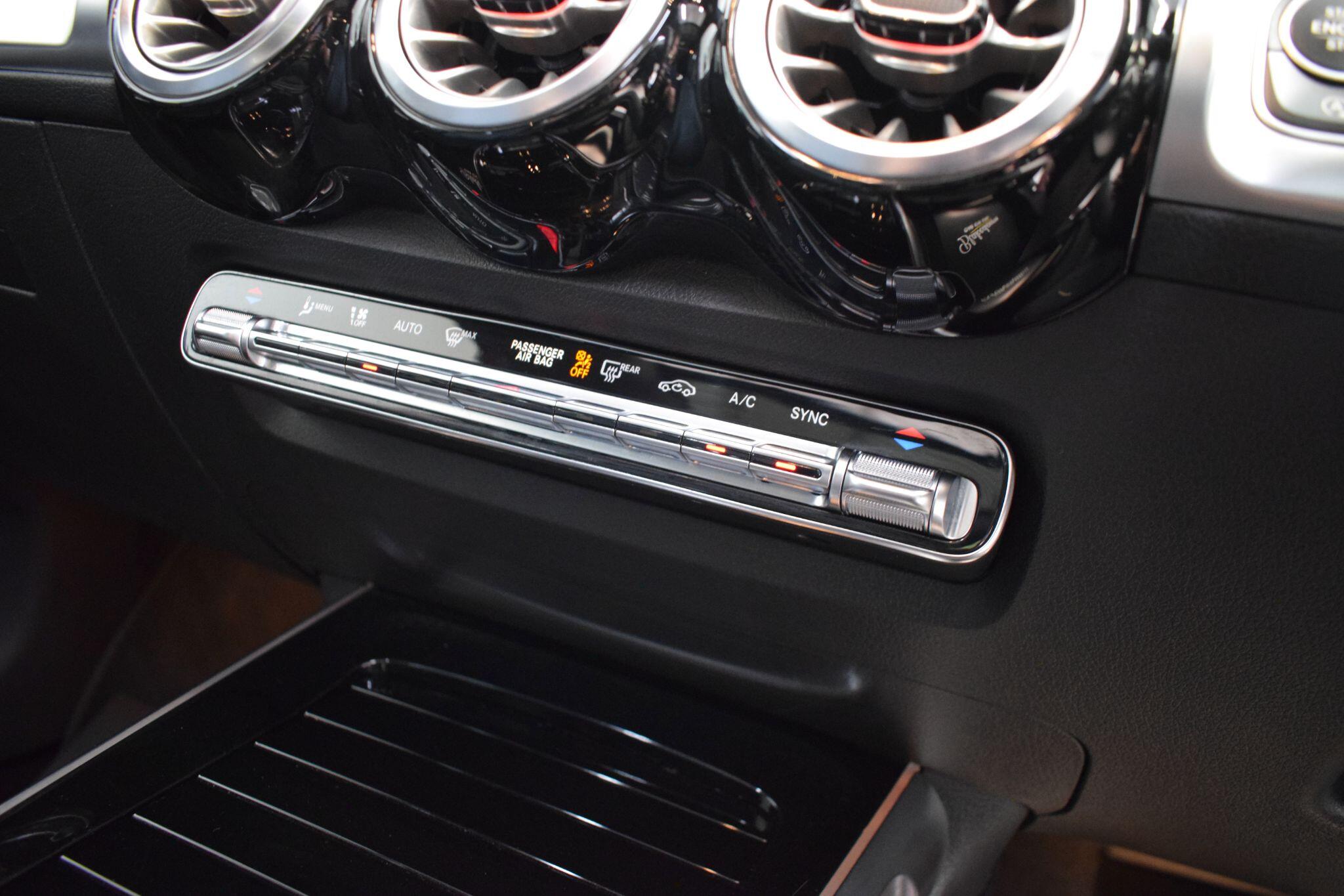 Mercedes-Benz GLB view 28