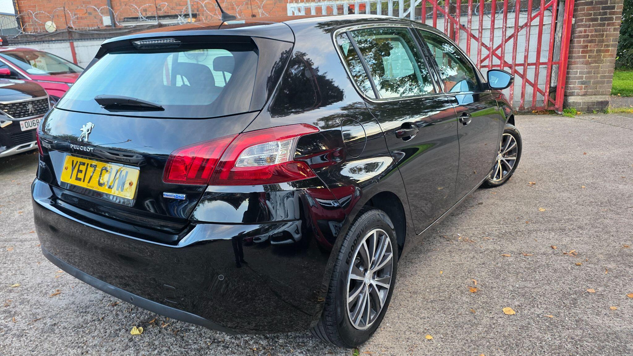 Peugeot 308 view 3