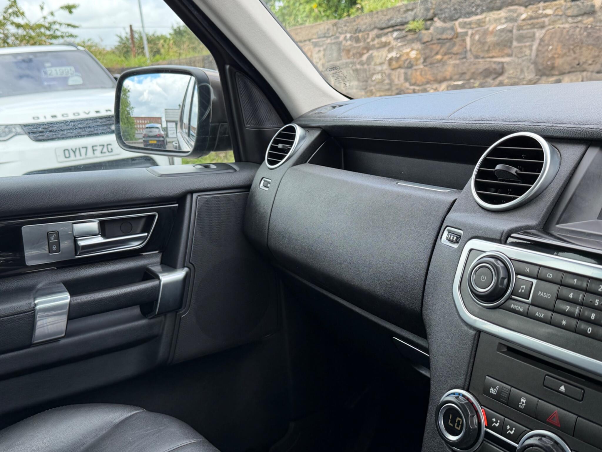 Land Rover Discovery view 42