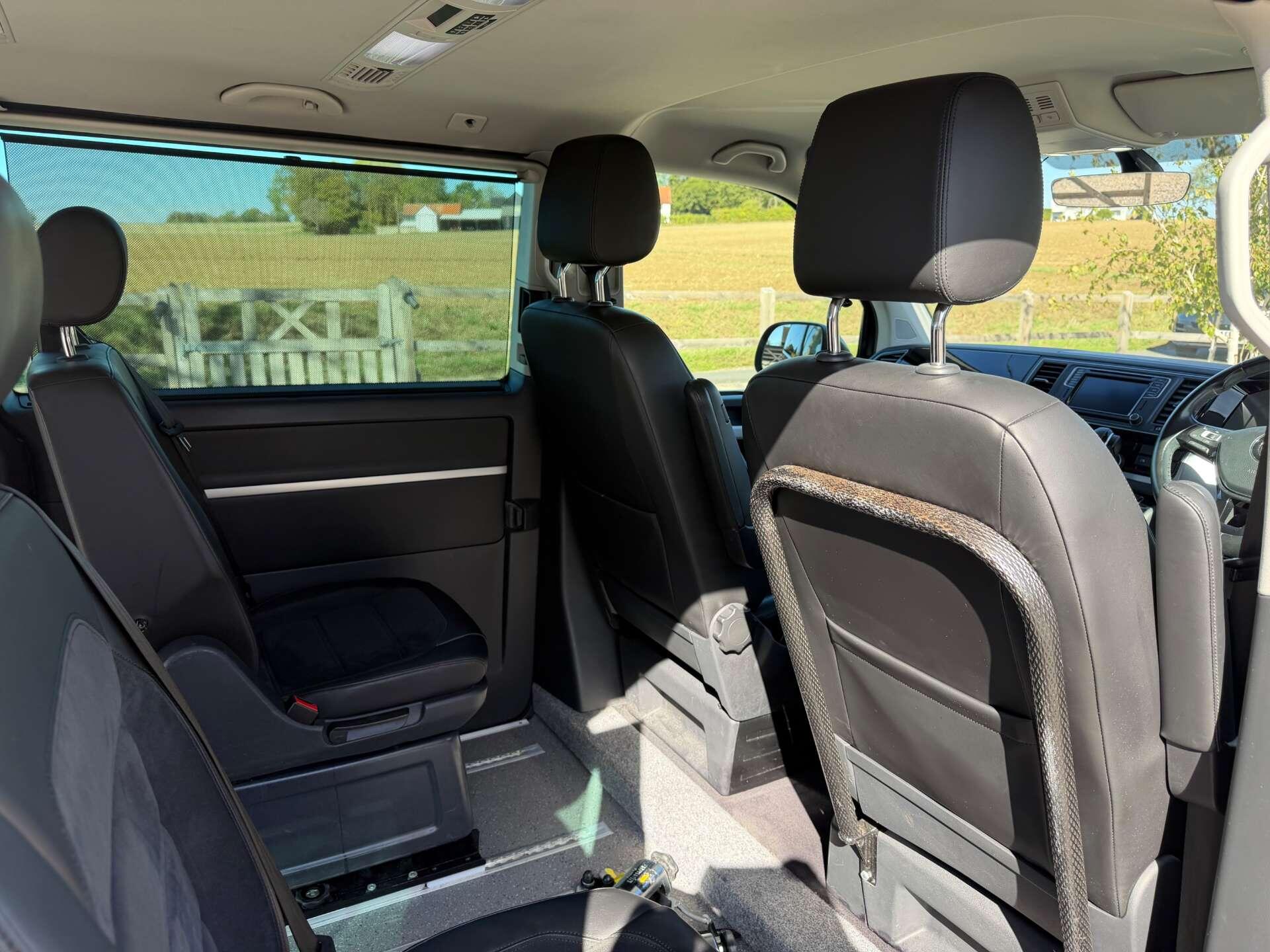 Volkswagen Caravelle view 17