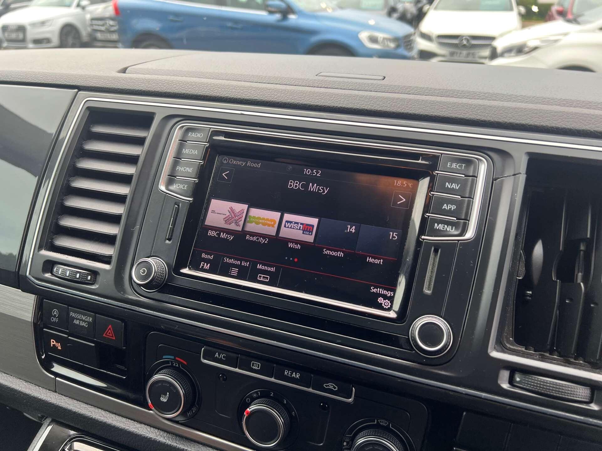Volkswagen Caravelle view 22