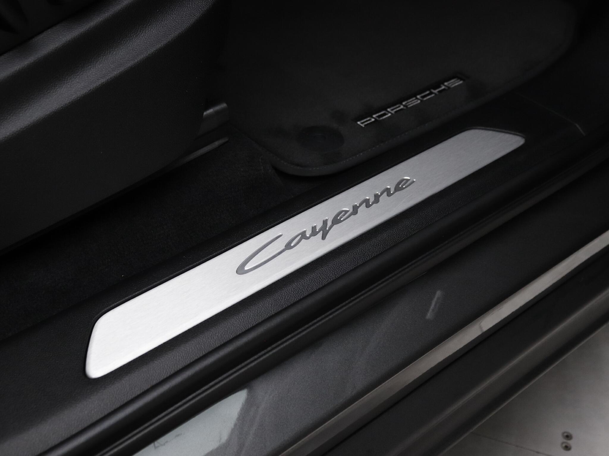 Porsche Cayenne view 26