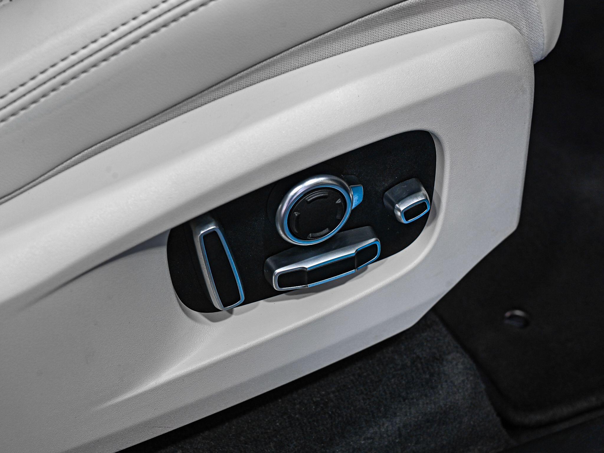 Jaguar F-Pace view 12