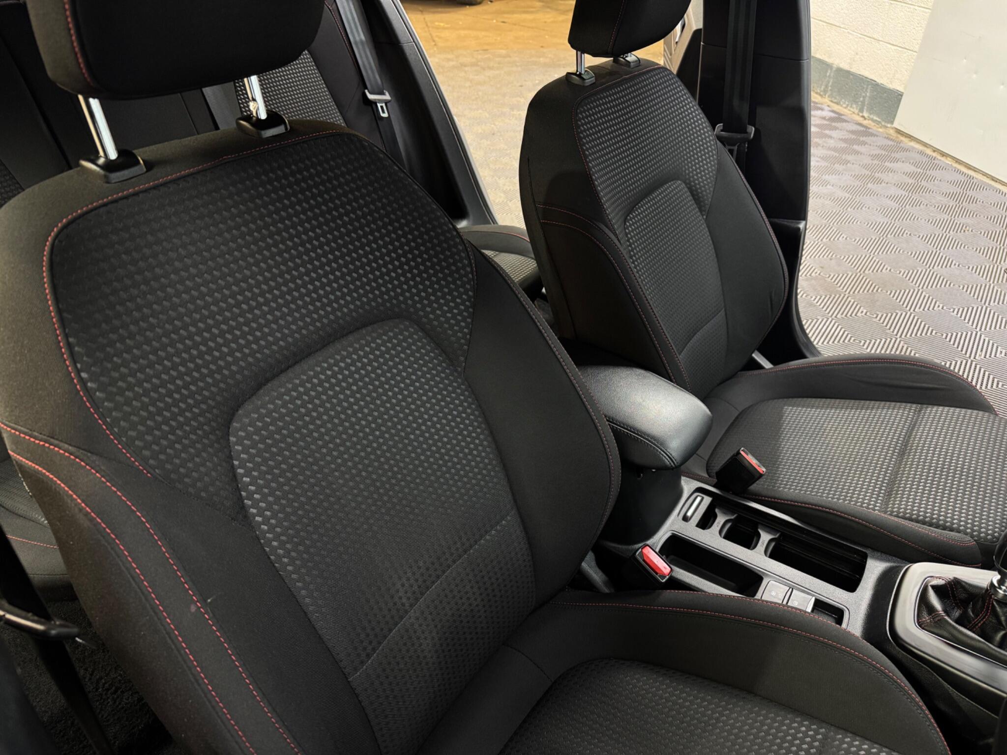 Ford Focus view 6