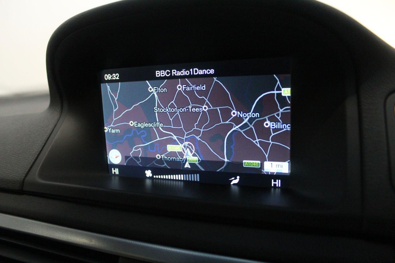 Volvo V70 view 34