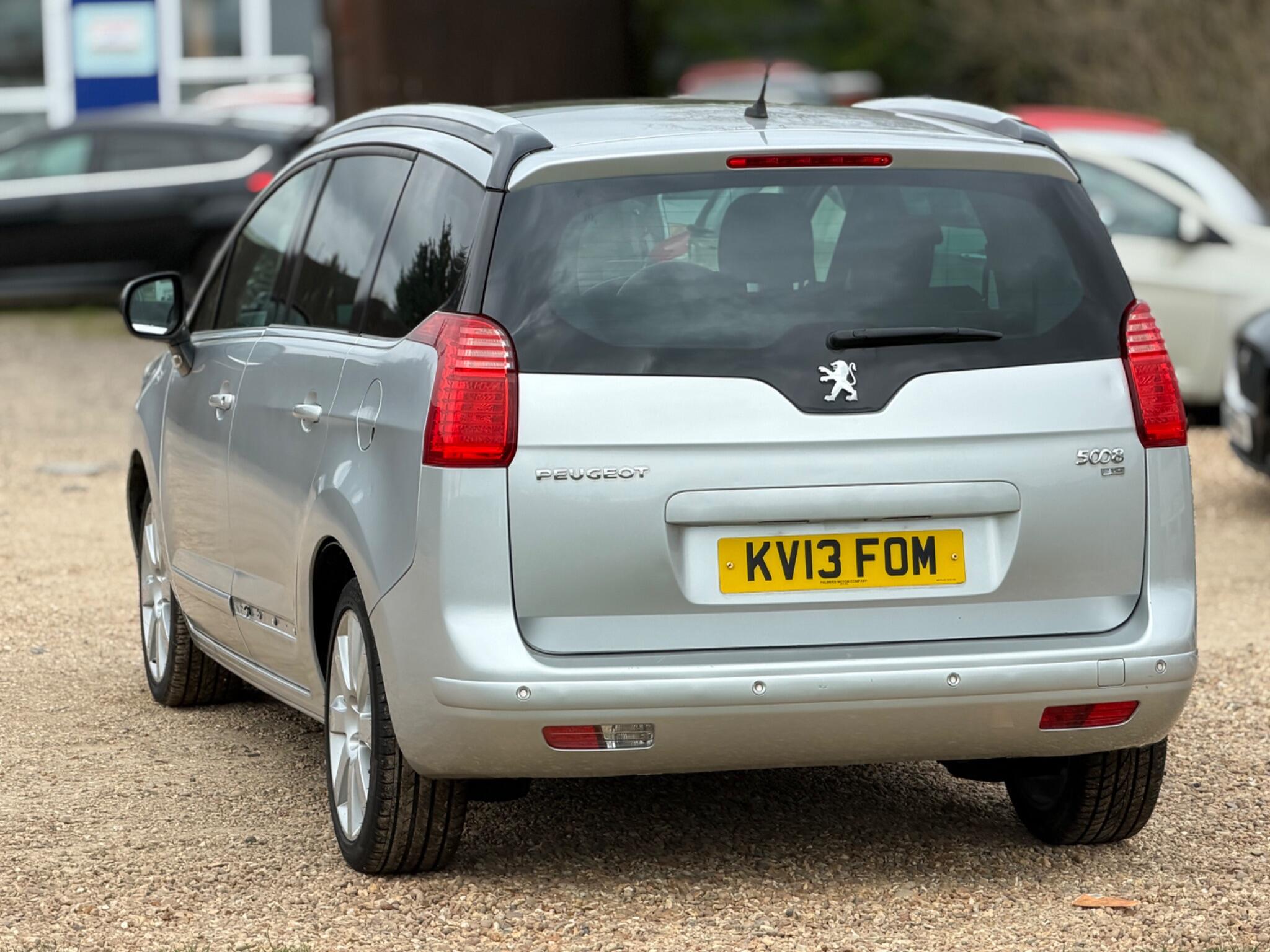 2013 Peugeot 5008 1.6 e-HDi Allure EGC Euro 5 (s/s) 5dr image 9