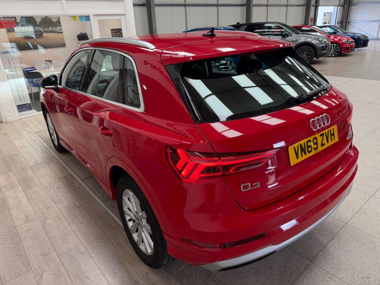 Audi Q3 view 21