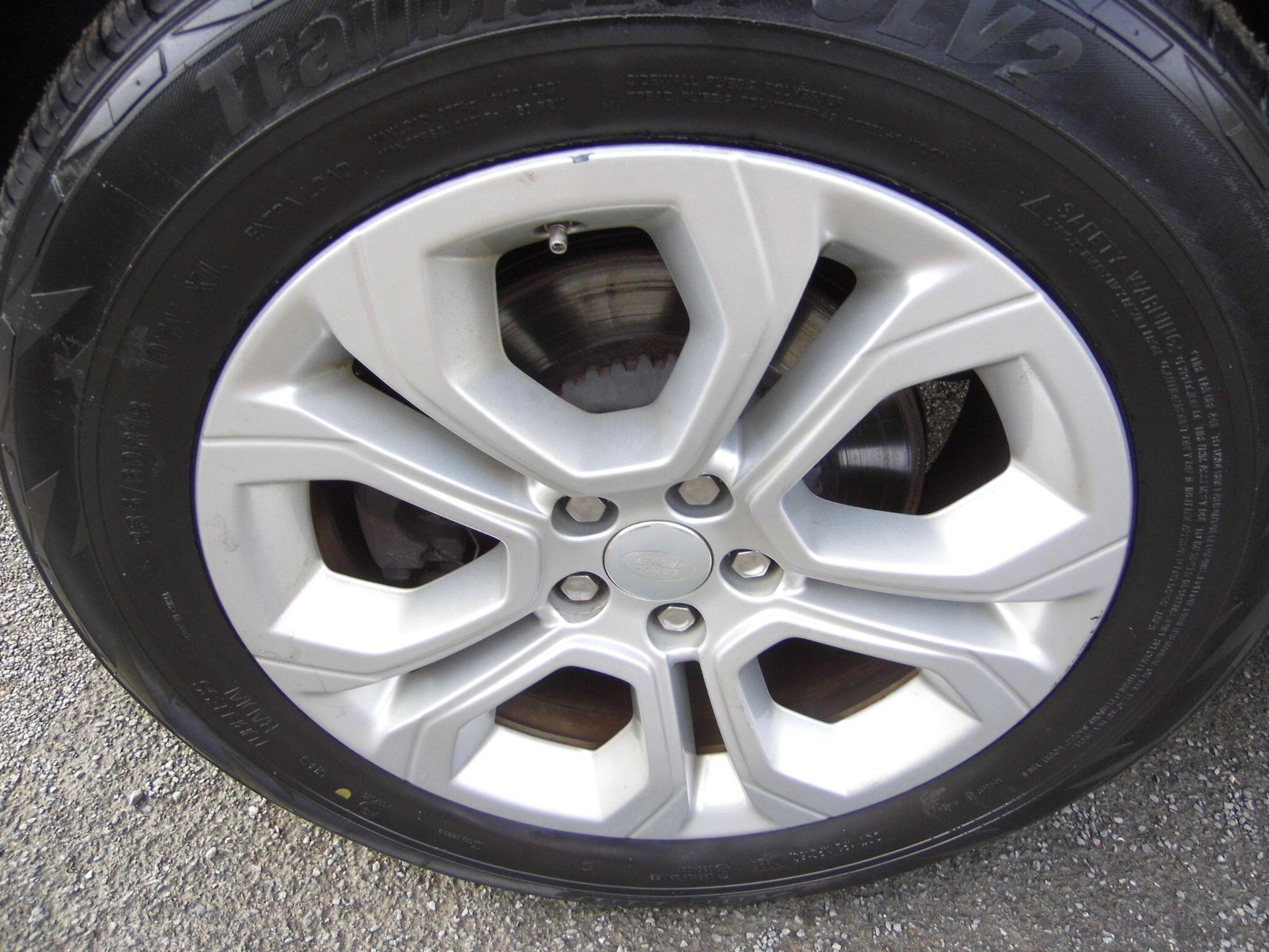 Land Rover Discovery Sport view 19