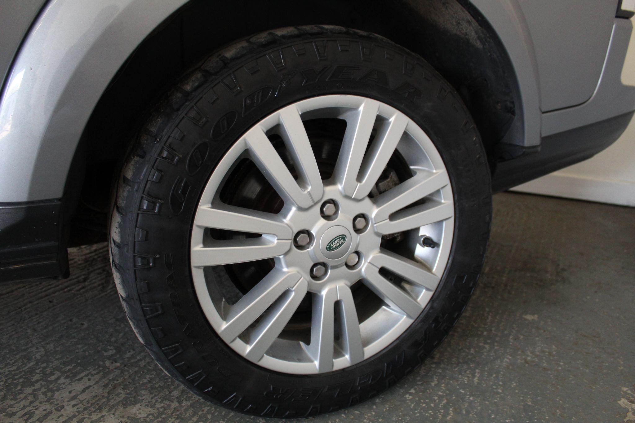 Land Rover Discovery view 64