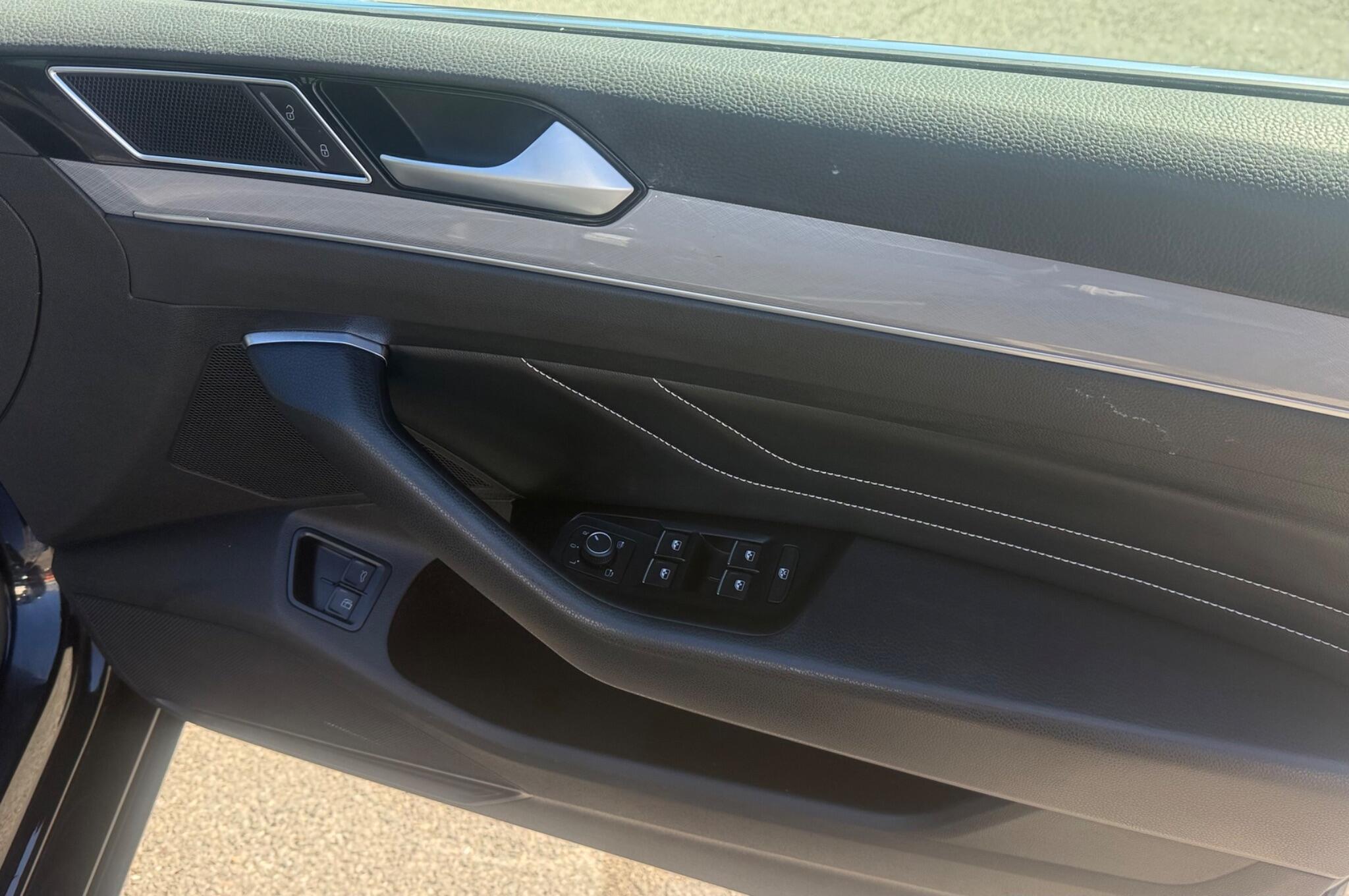 Volkswagen Passat view 23