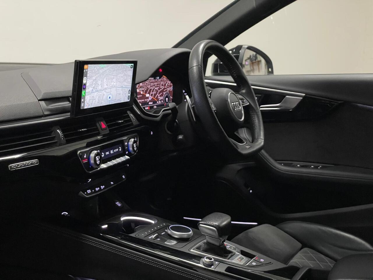 Audi RS4 view 28
