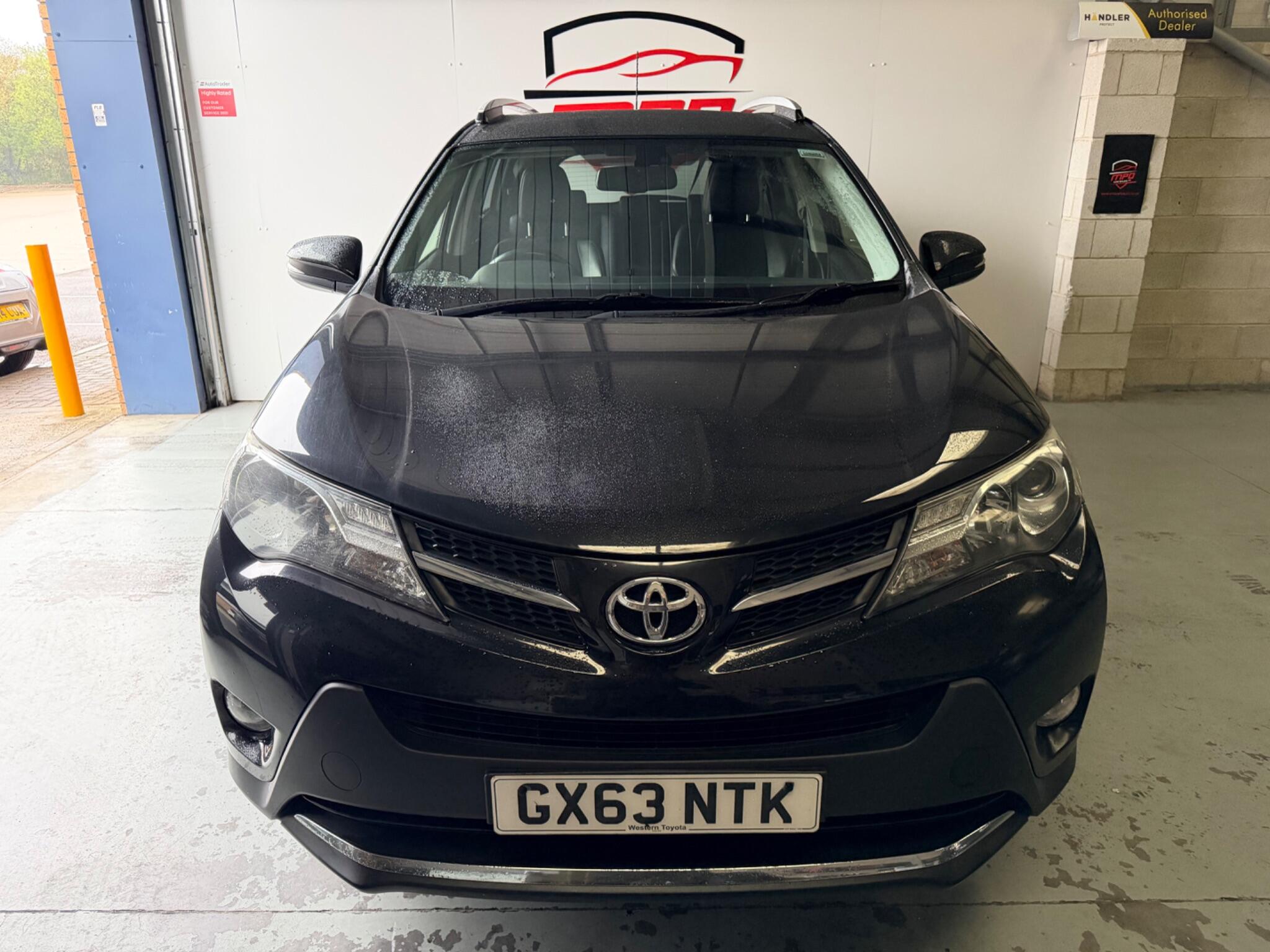 Toyota RAV4 view 3