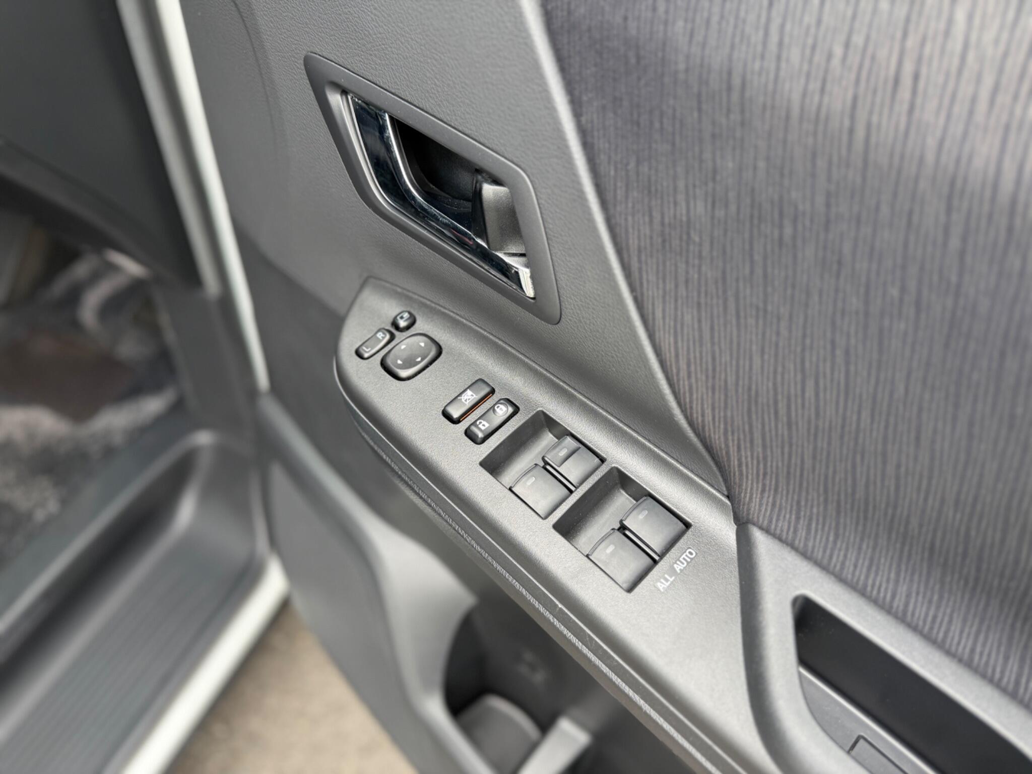 Toyota Vellfire view 44