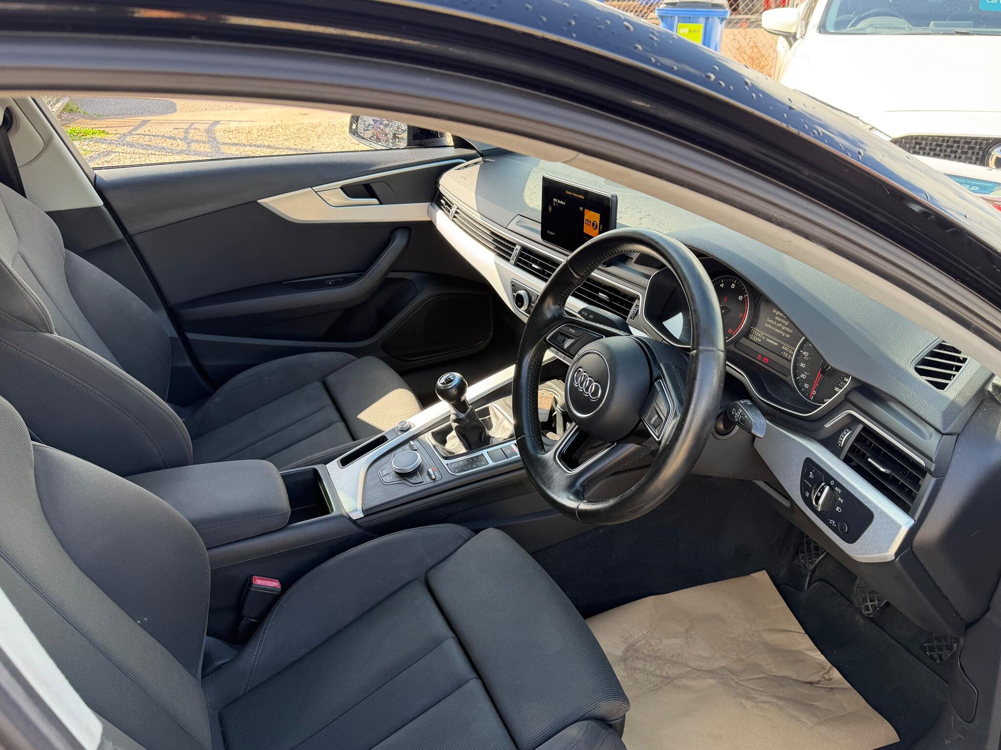 Audi A4 view 4