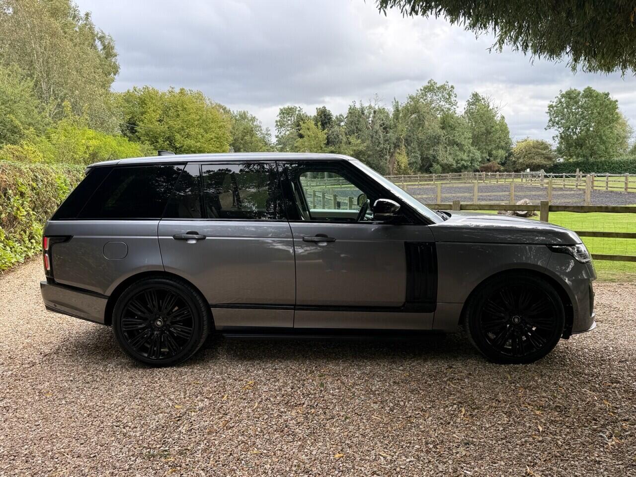 Land Rover Range Rover view 34