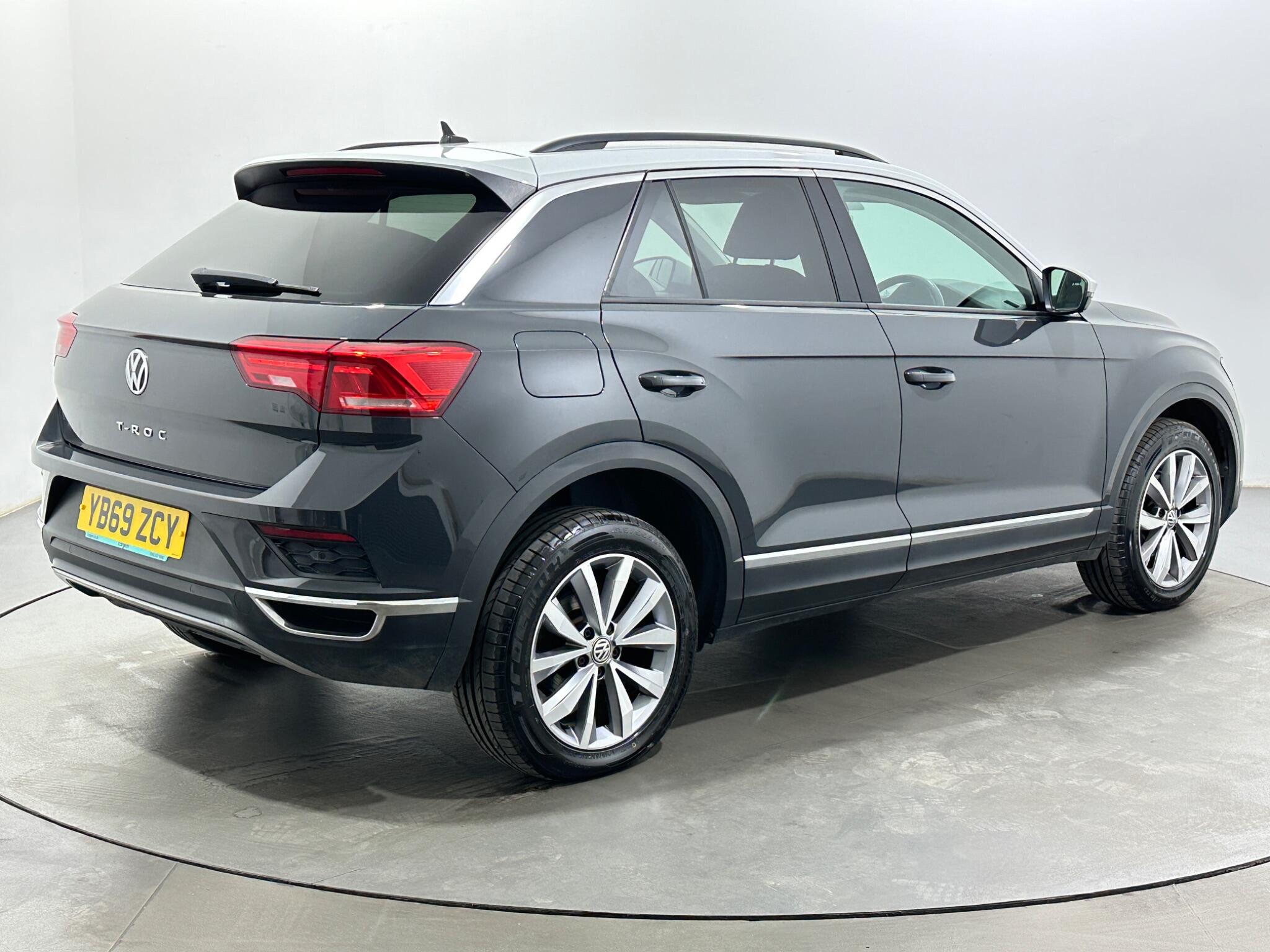 Volkswagen T-Roc view 8