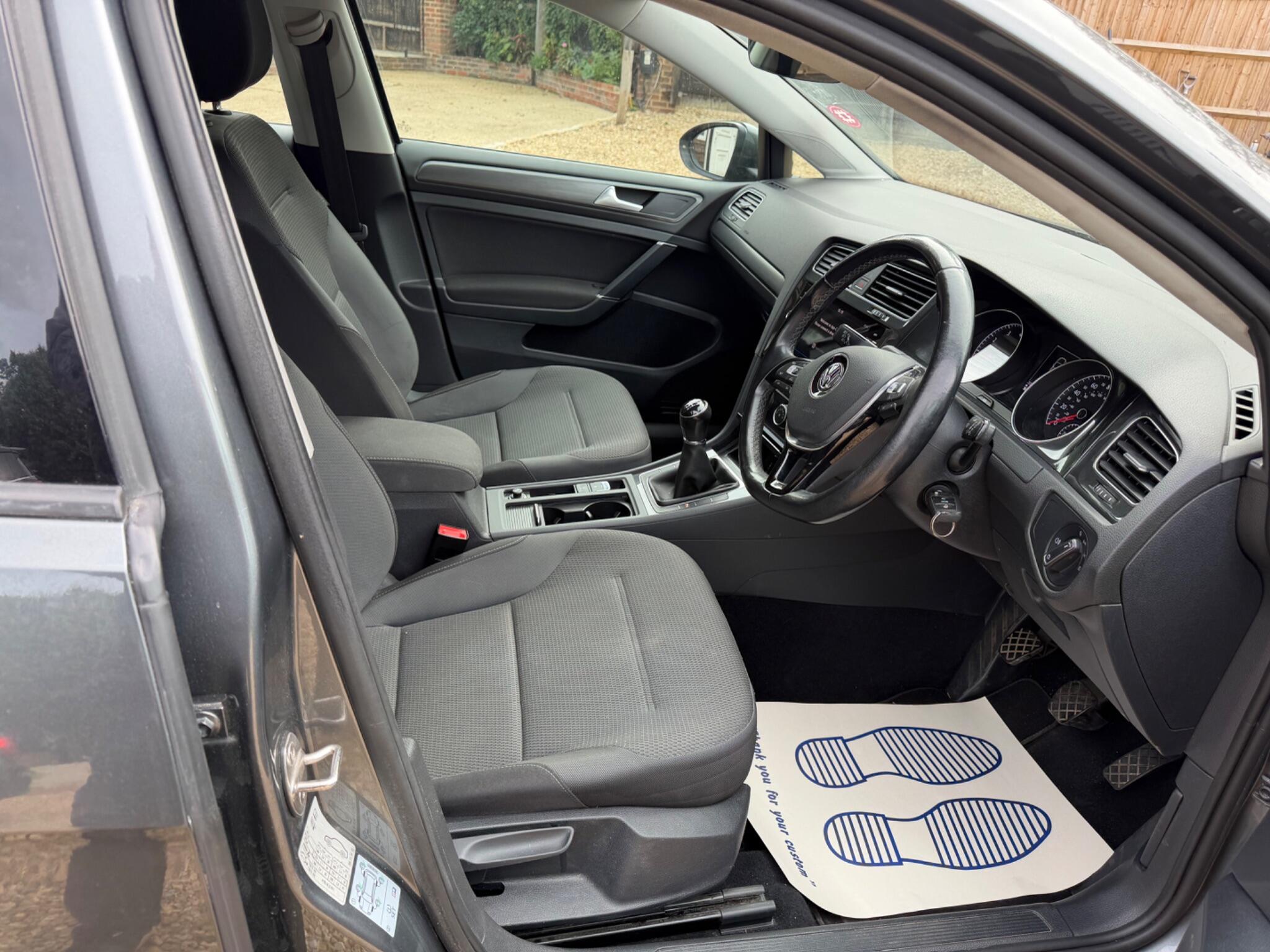 Volkswagen Golf view 21