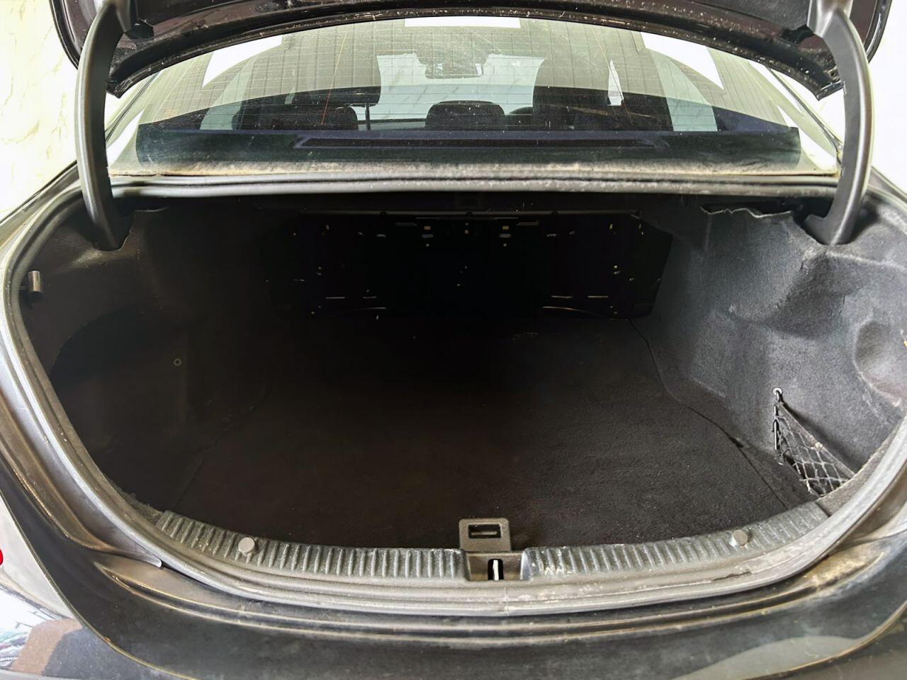 Mercedes-Benz C-Class view 21