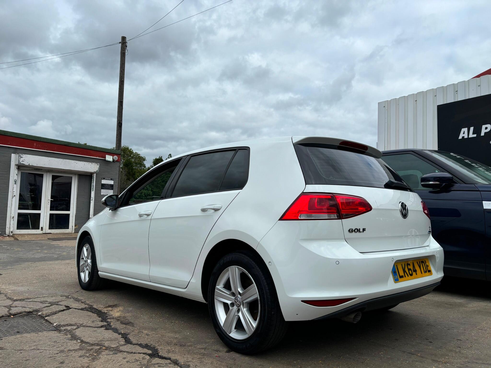Volkswagen Golf view 6