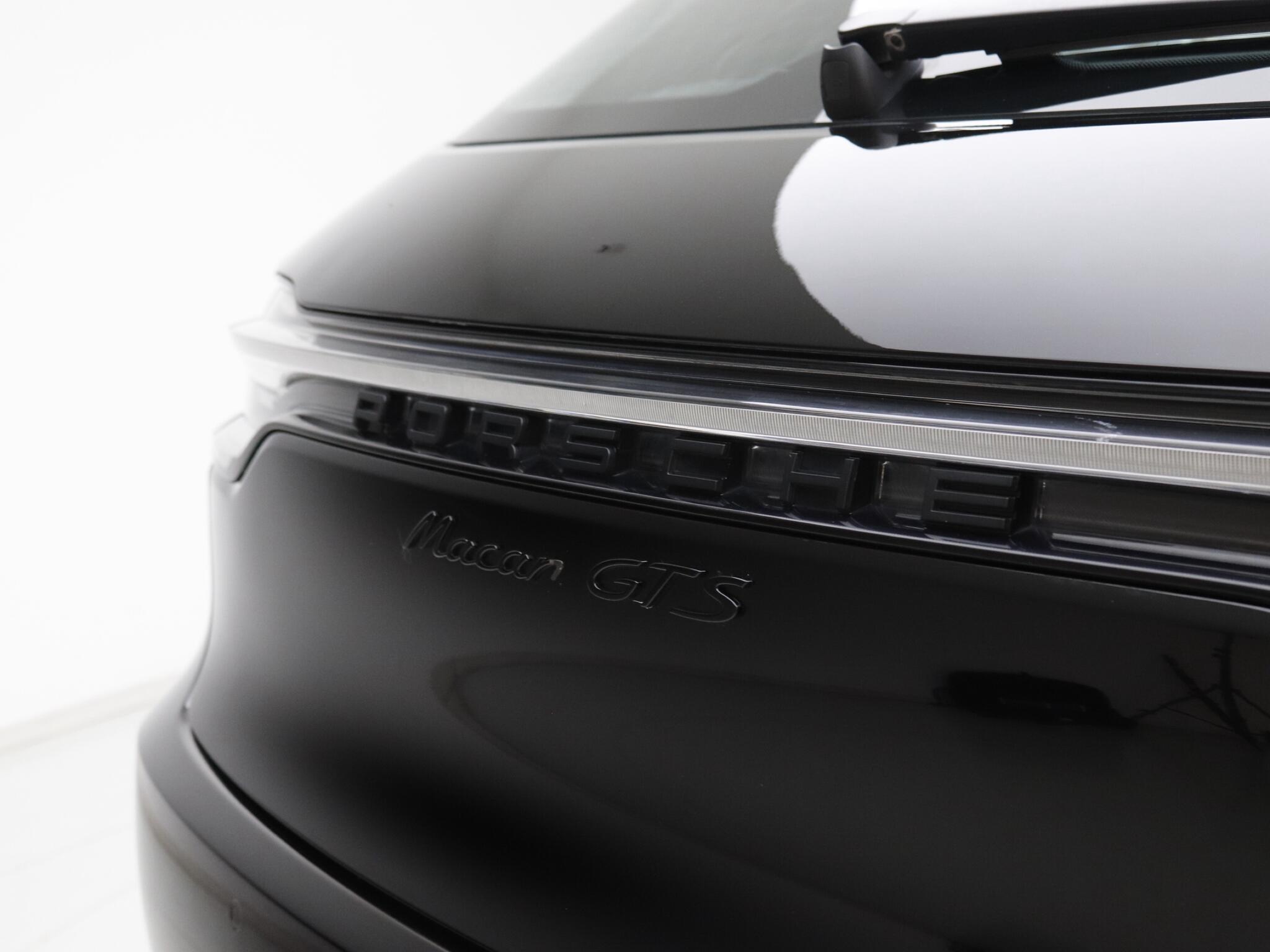 Porsche Macan view 19