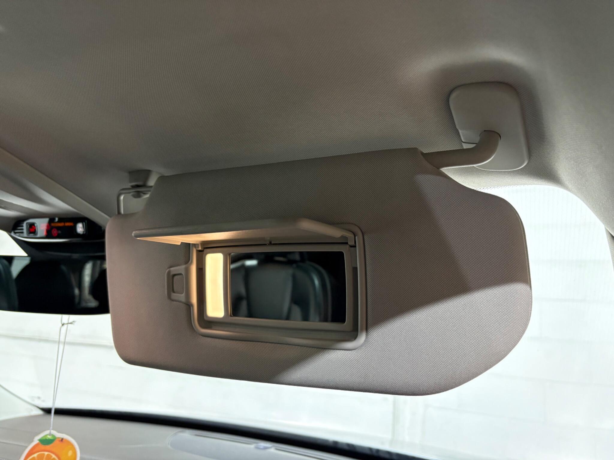Volvo XC90 view 13