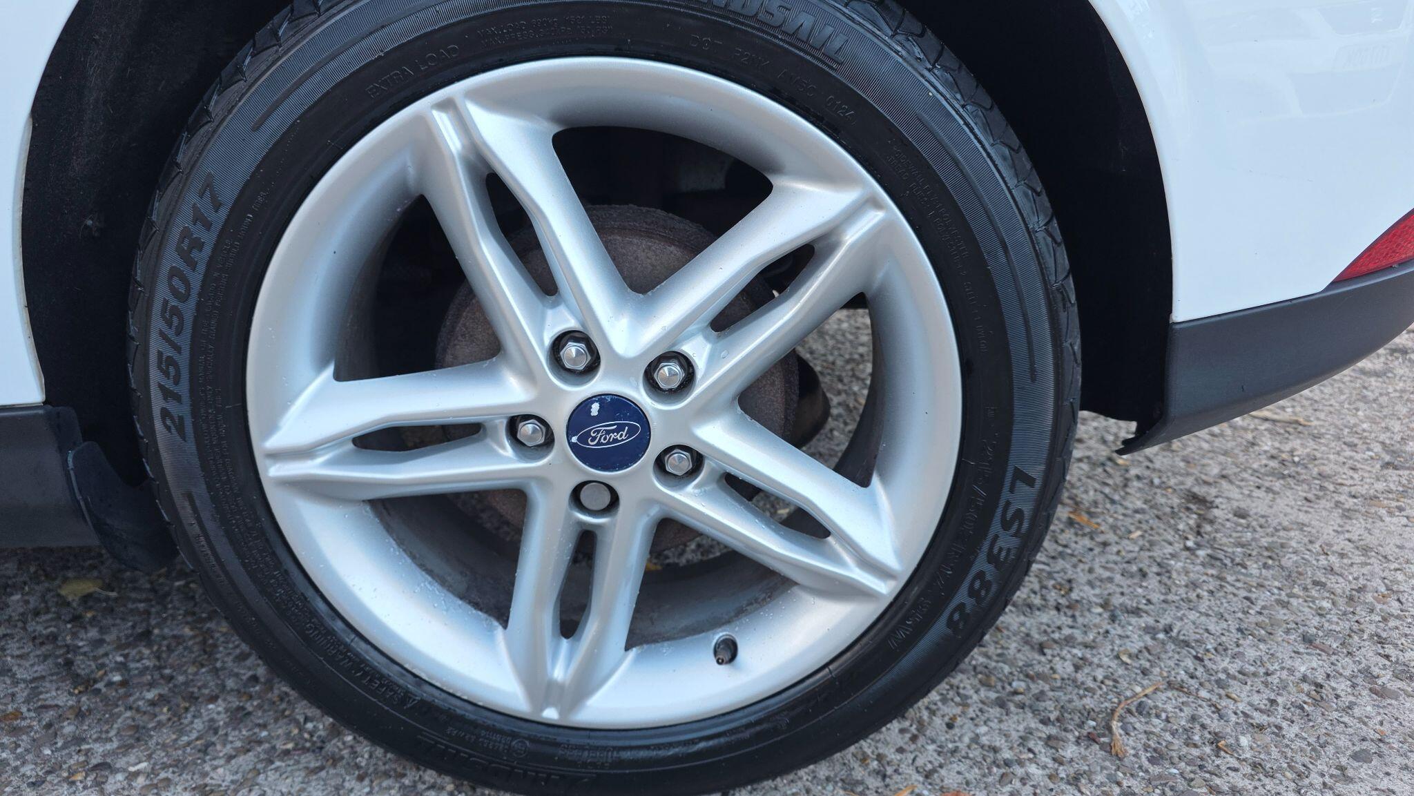Ford Focus view 40