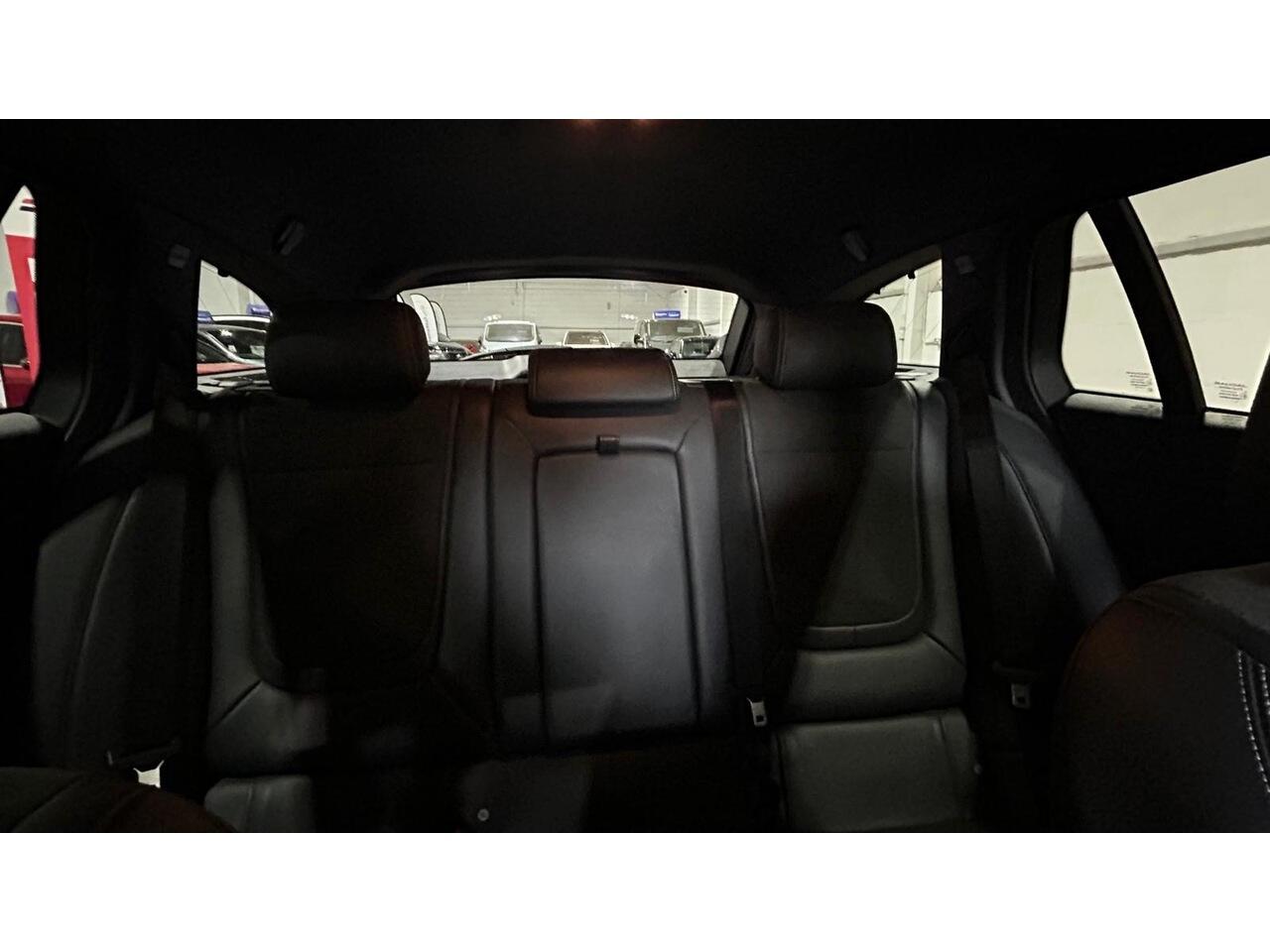 Jaguar XF view 18