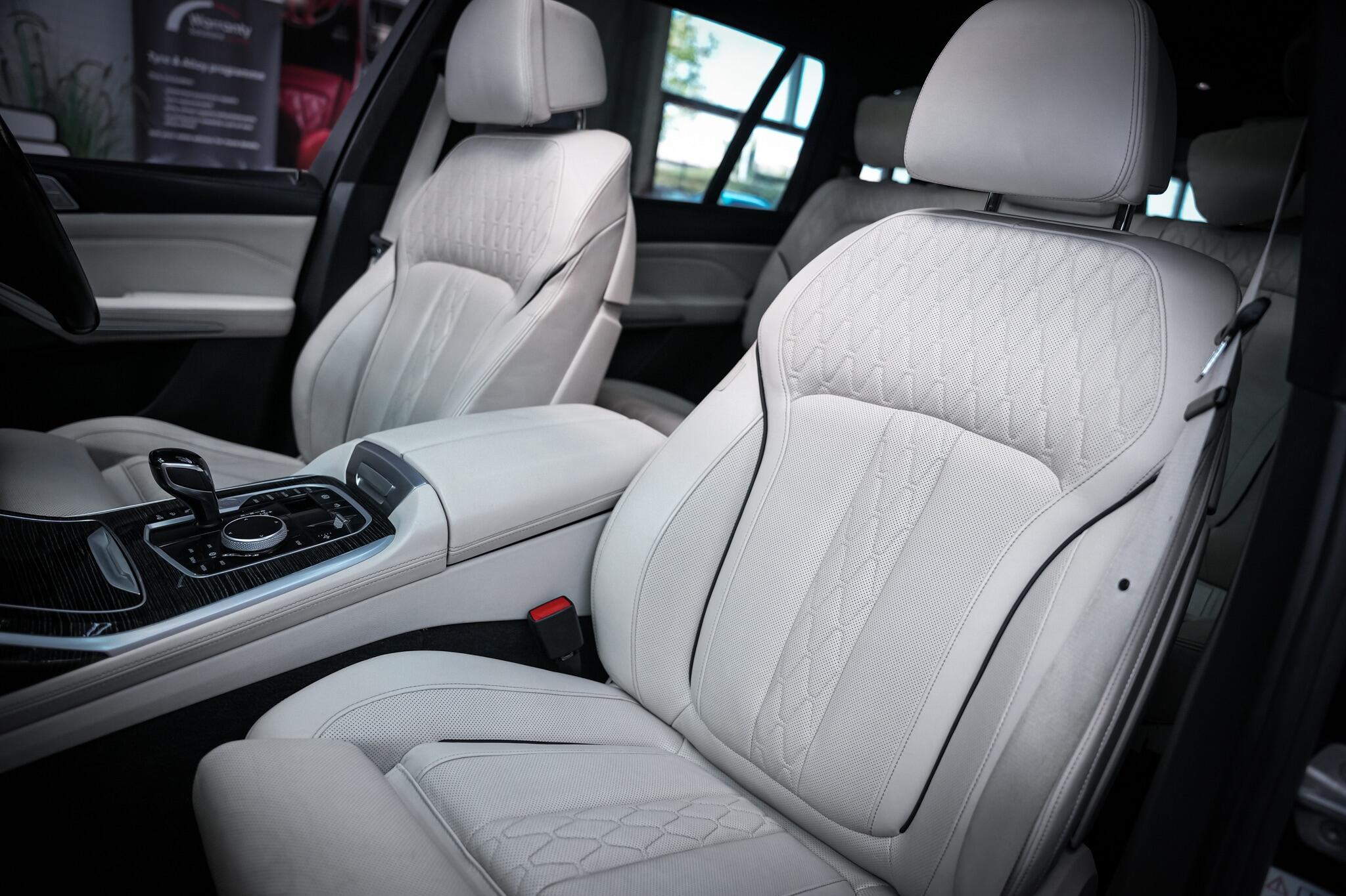 BMW X7 view 23