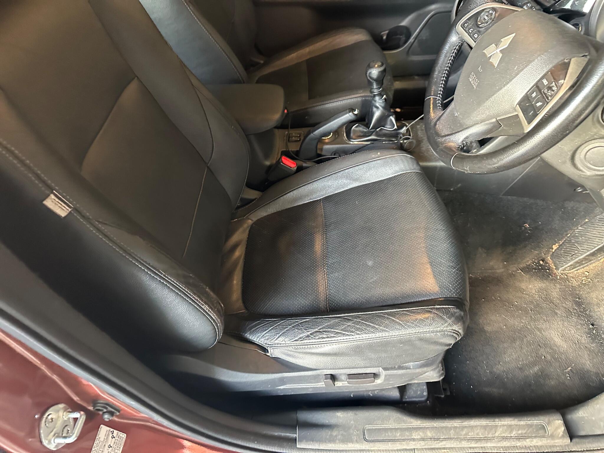 Mitsubishi Outlander view 18