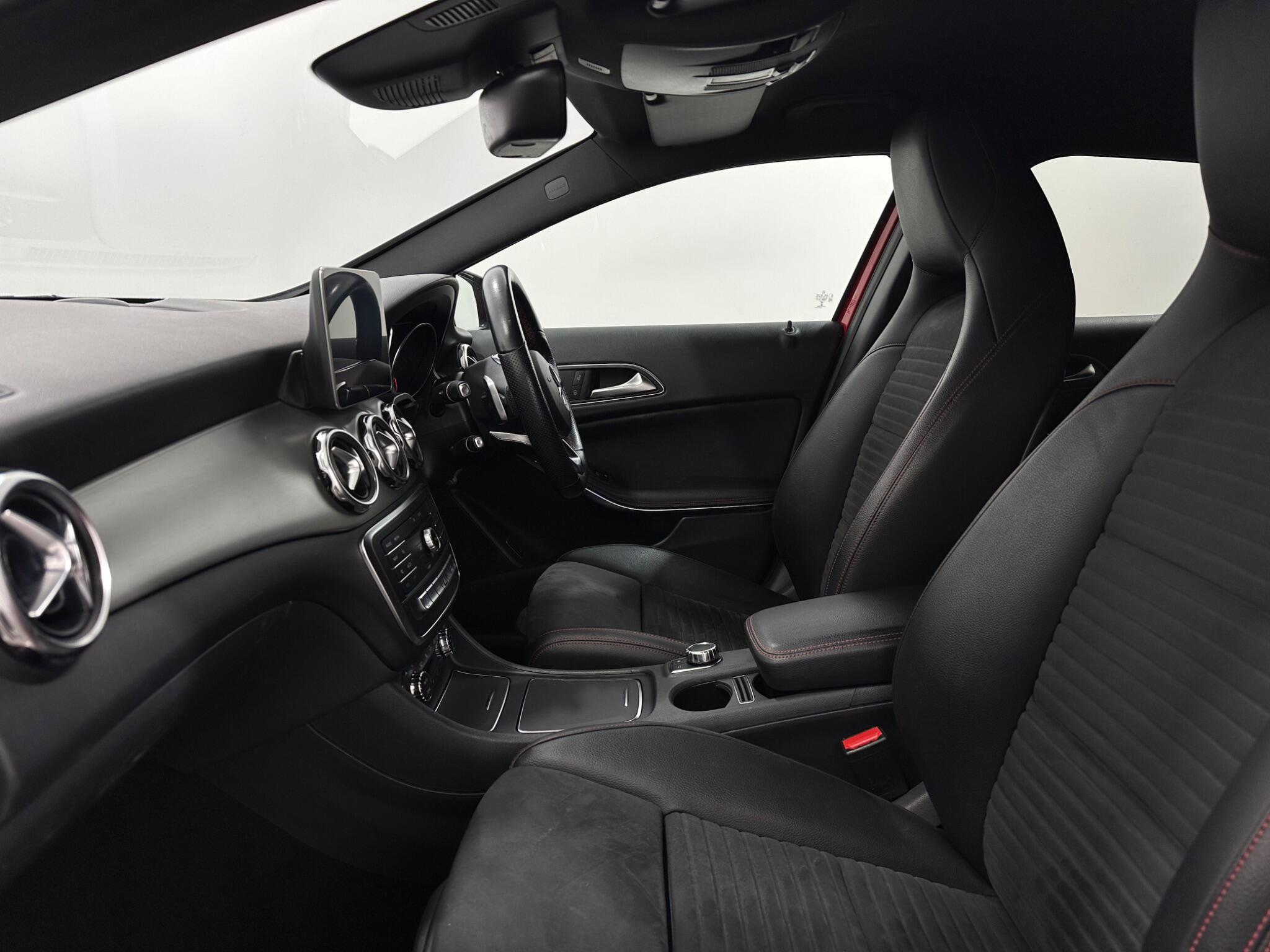 Mercedes-Benz Gla view 36
