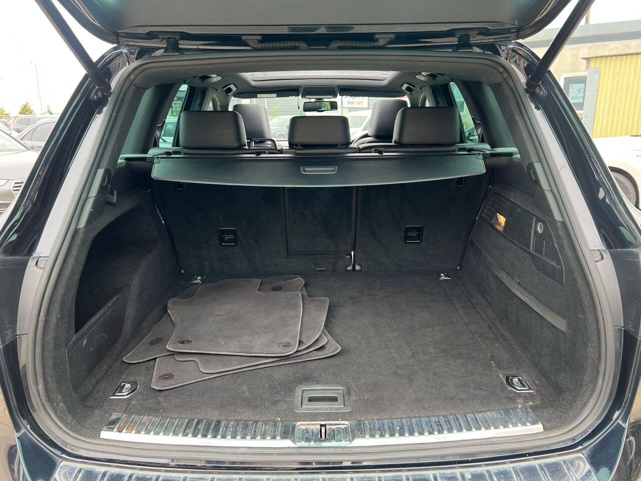 Volkswagen Touareg view 10