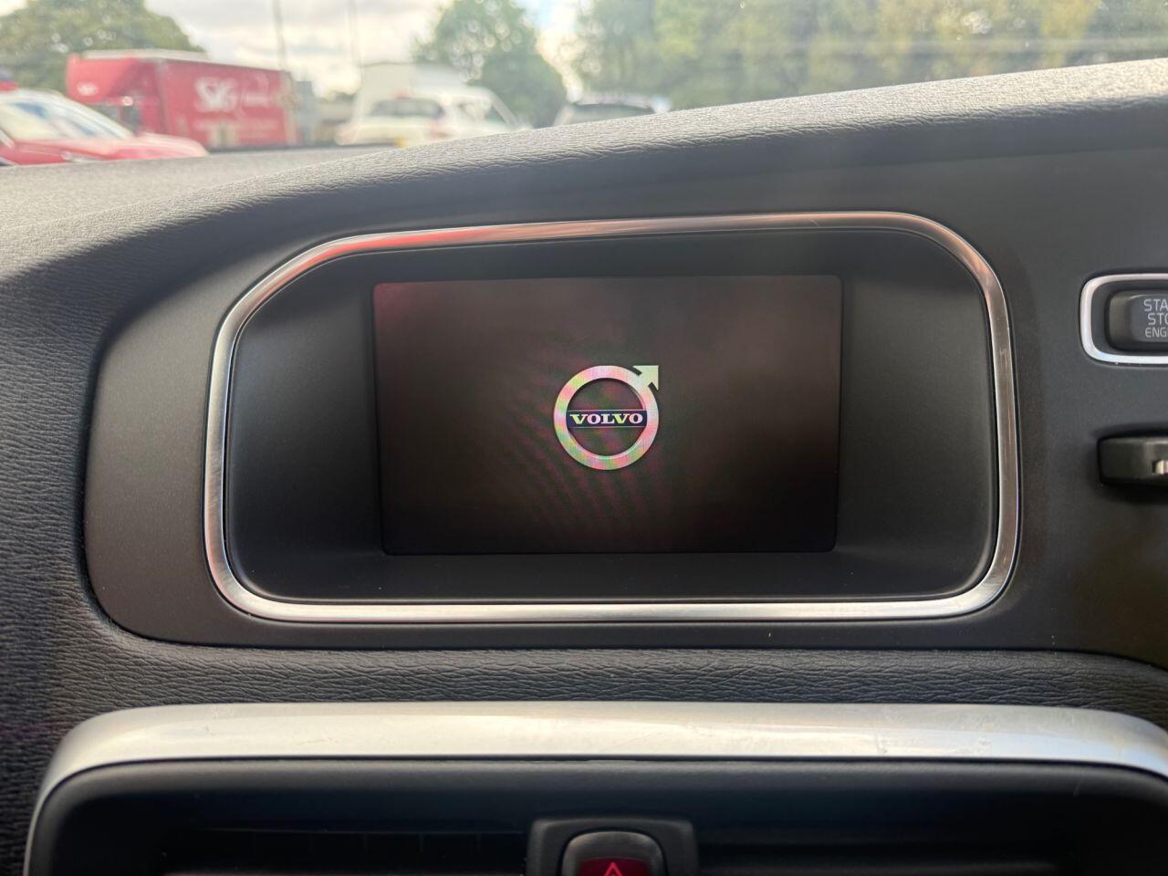 Volvo V40 Cross Country view 25