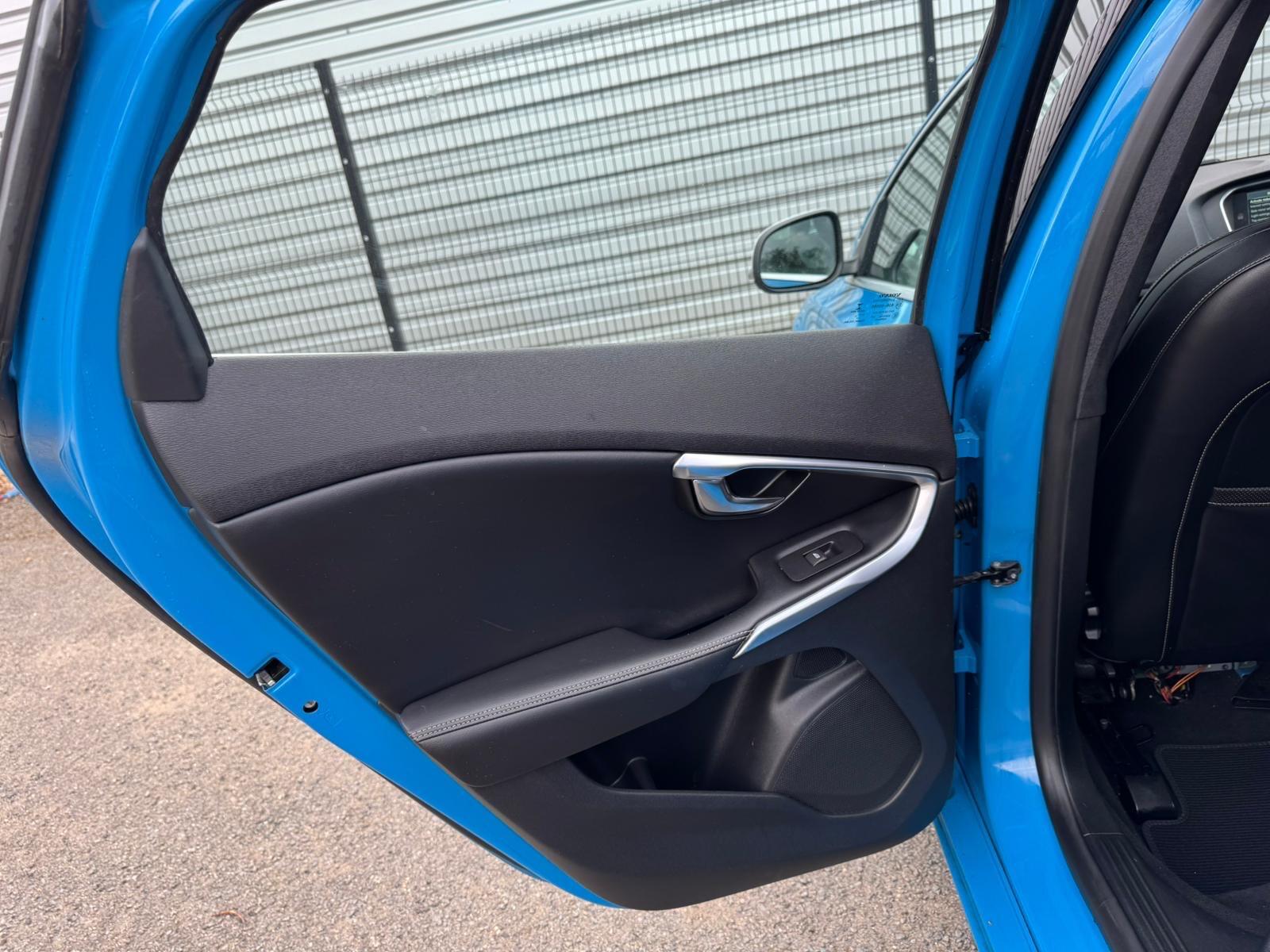 Volvo V40 view 9