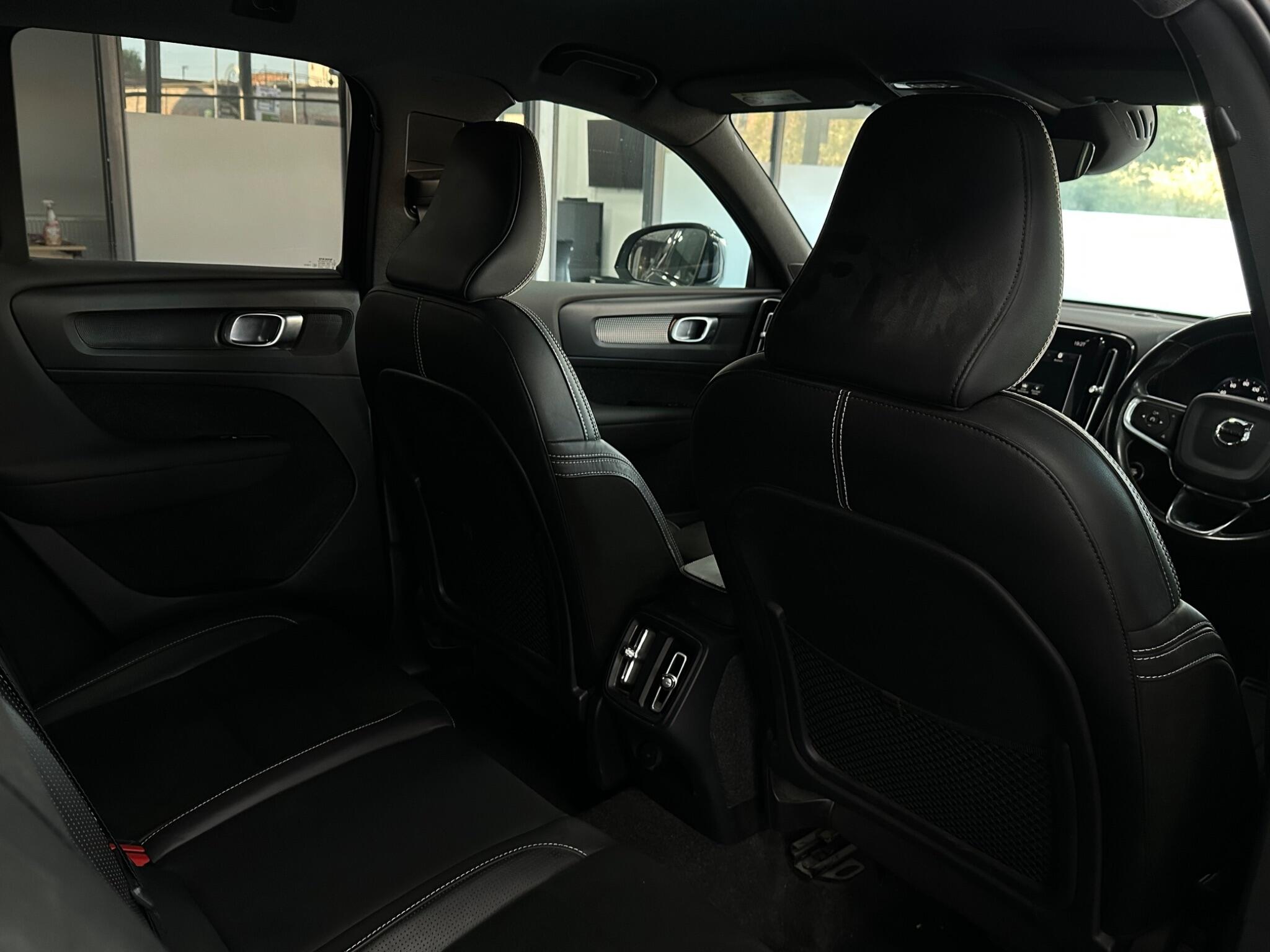 Volvo XC40 view 32