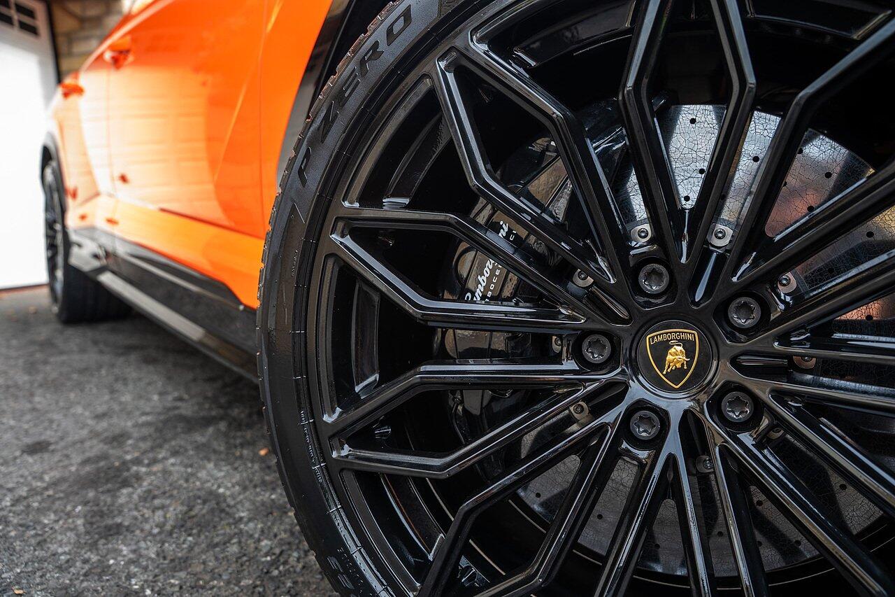 Lamborghini Urus view 31
