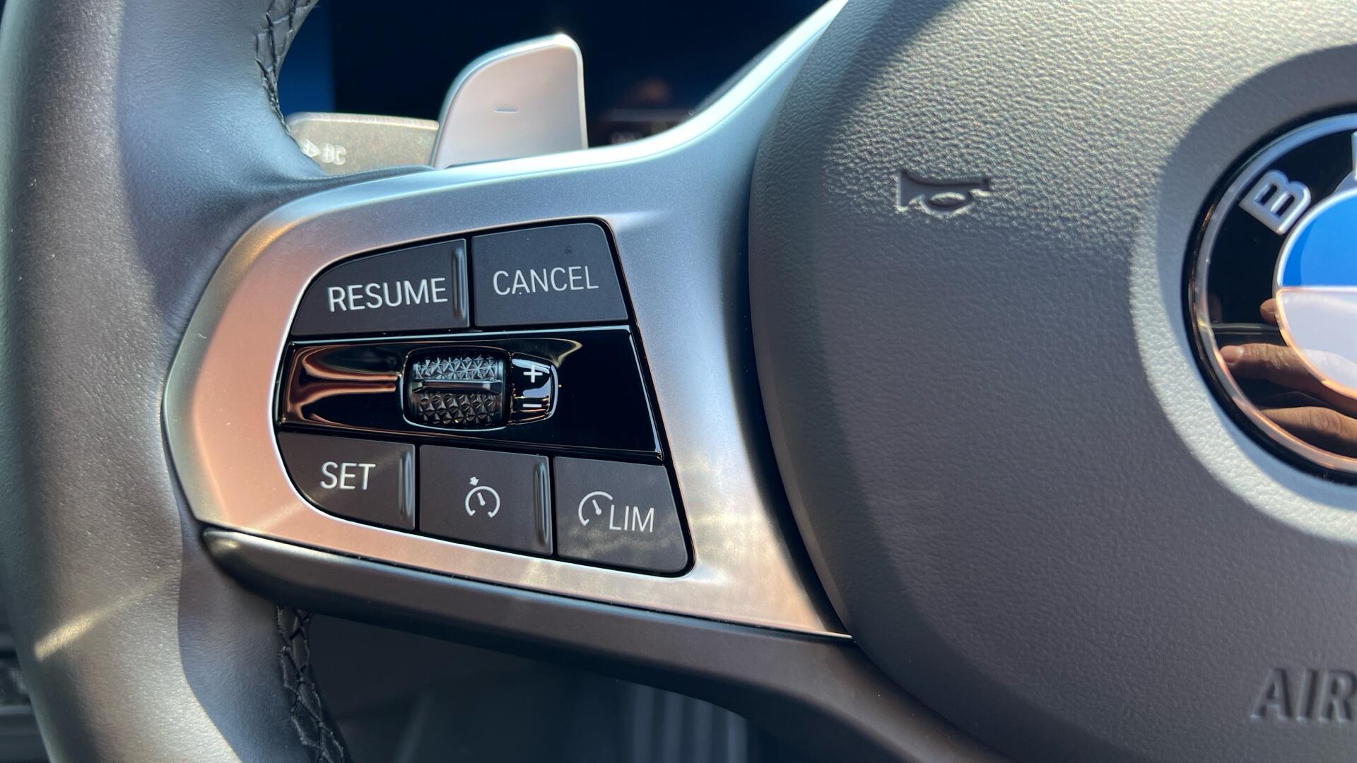 BMW 3 Series view 17