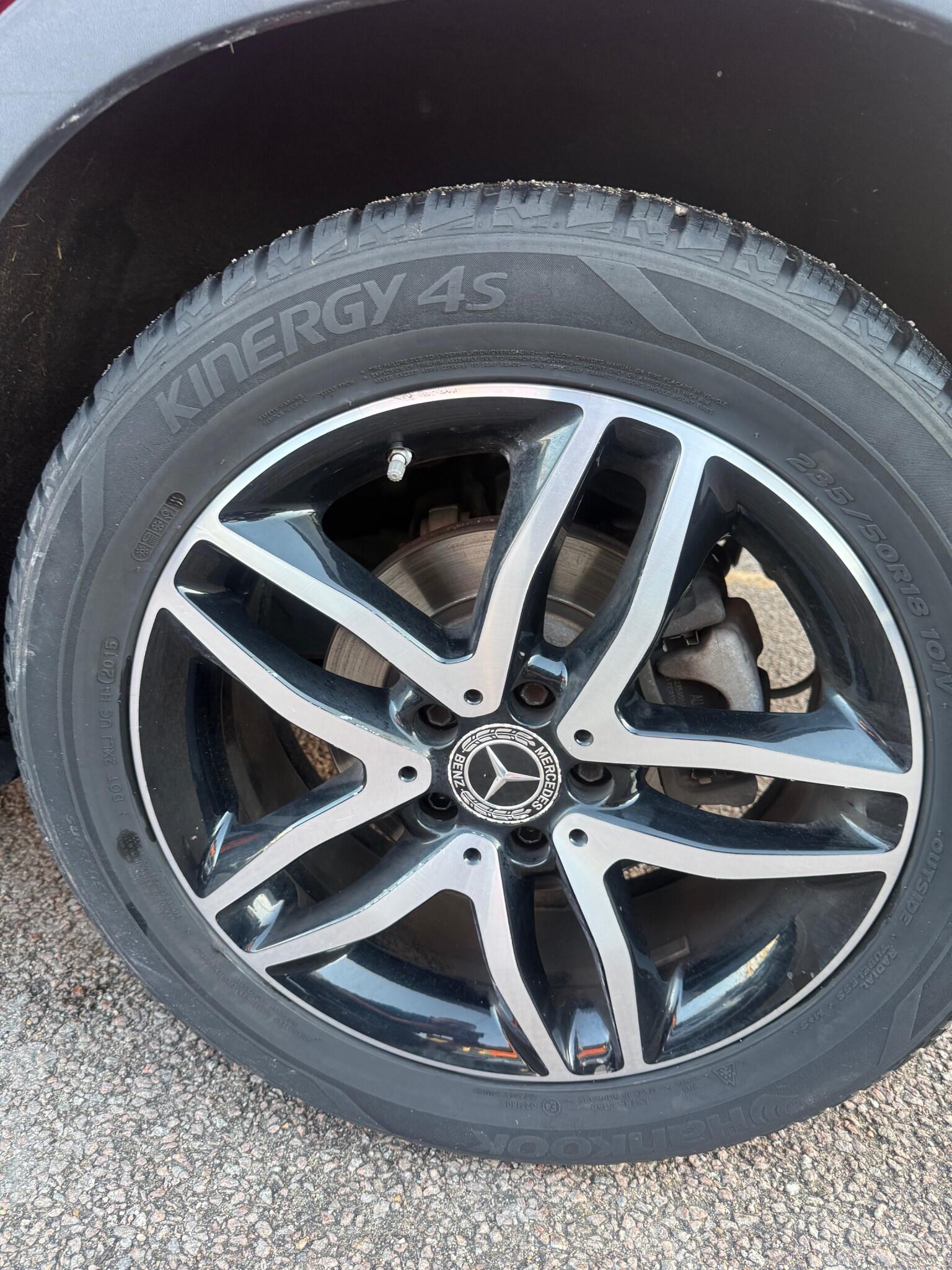 Mercedes-Benz GLA view 9