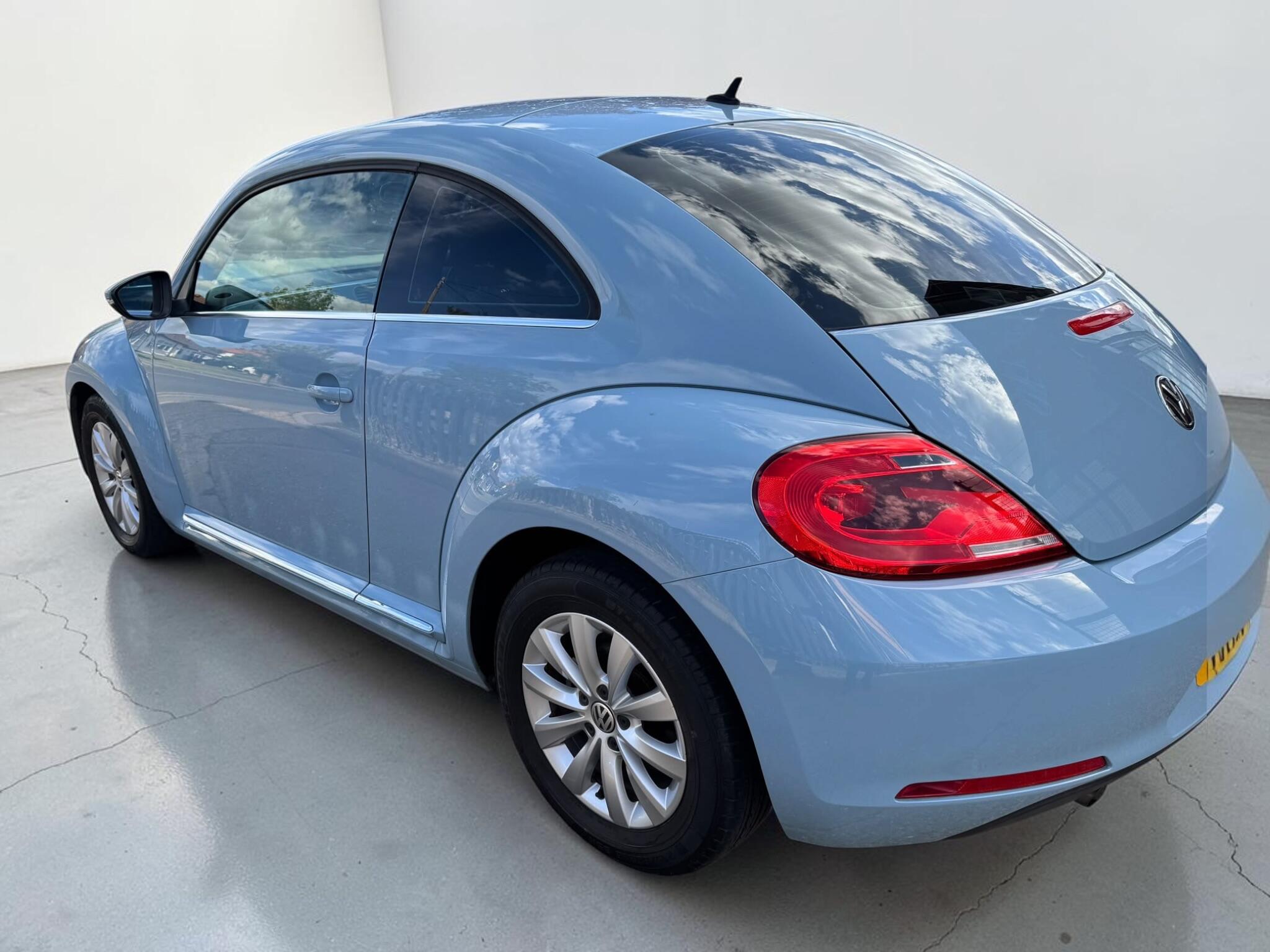 Volkswagen Beetle view 13
