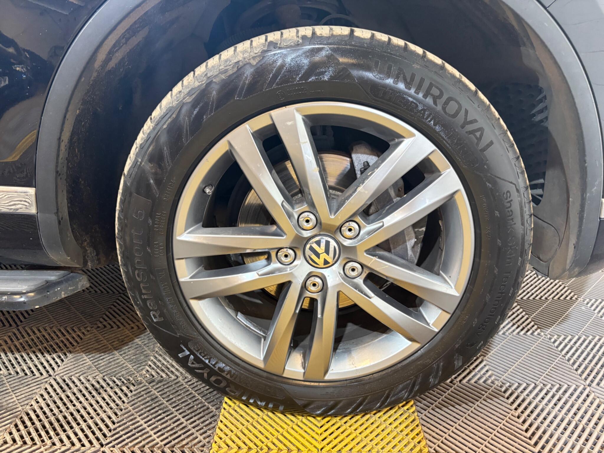 Volkswagen Touareg view 61