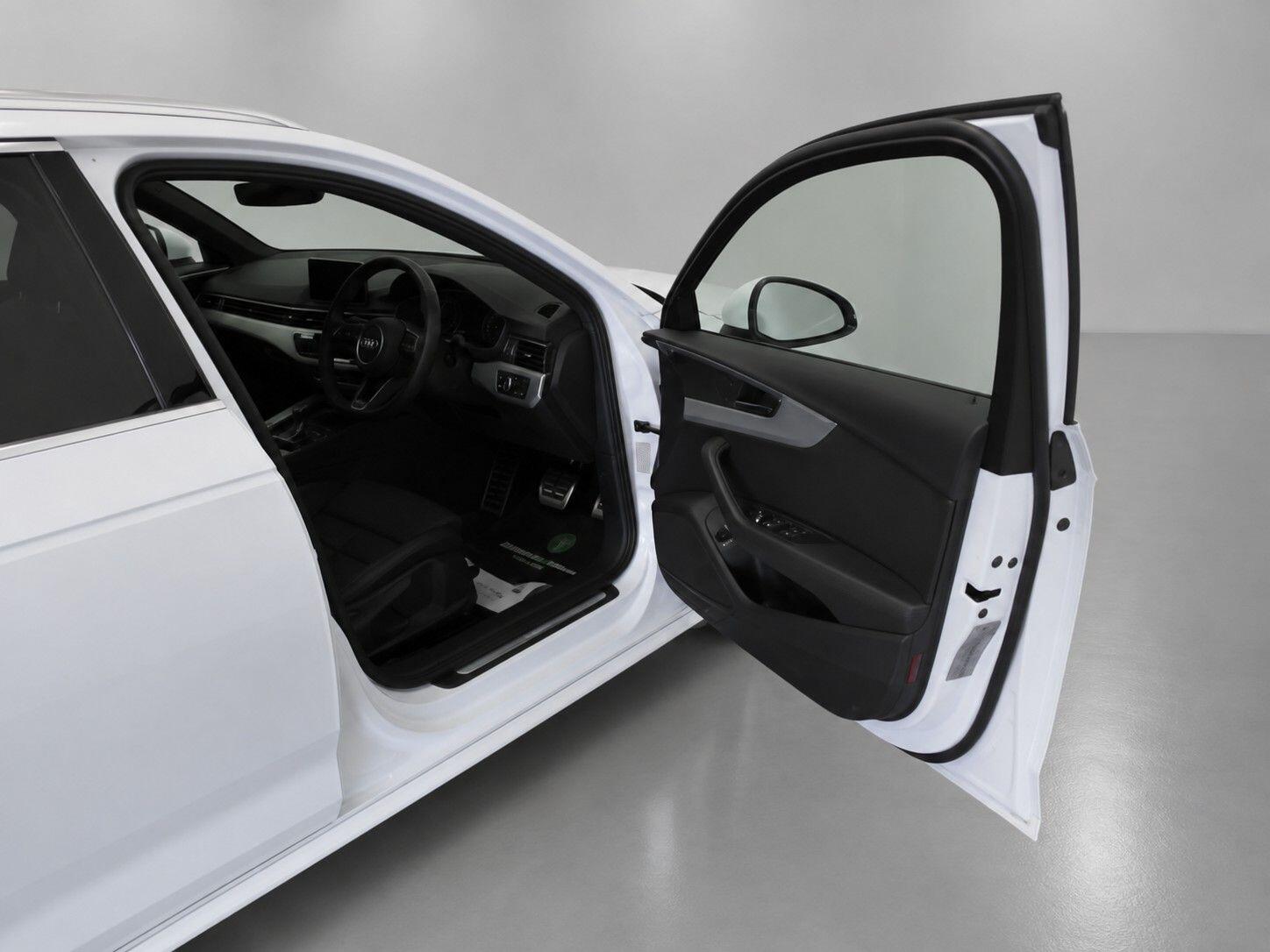 Audi A4 view 26