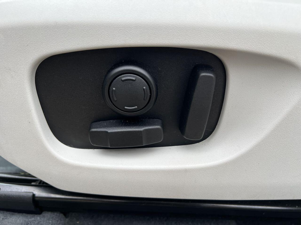 Land Rover Discovery Sport view 31