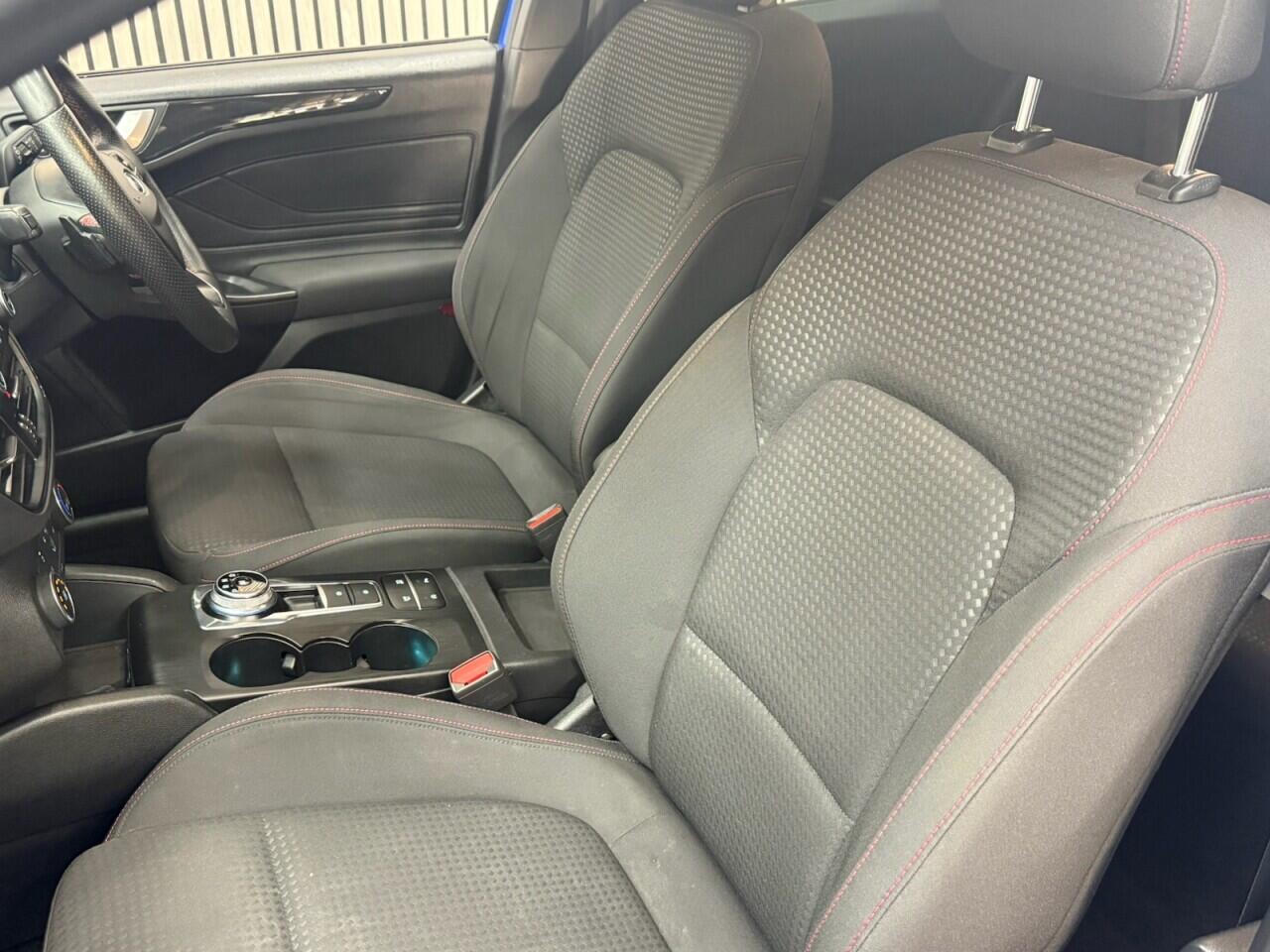Ford Focus view 8