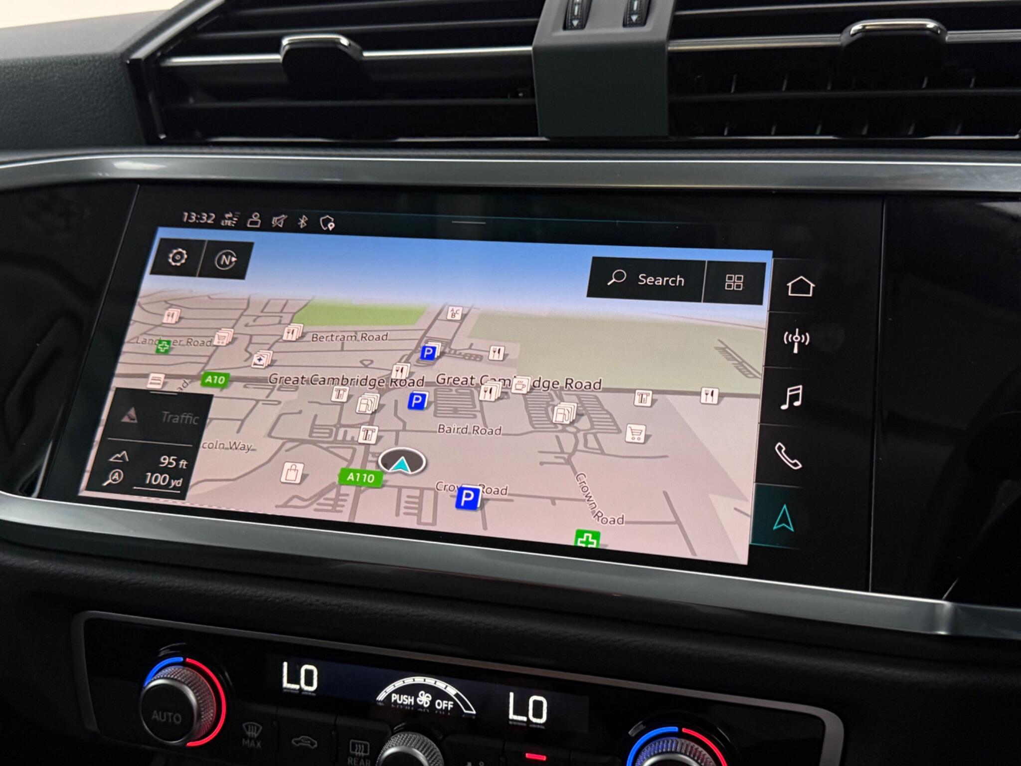 Audi Q3 view 31