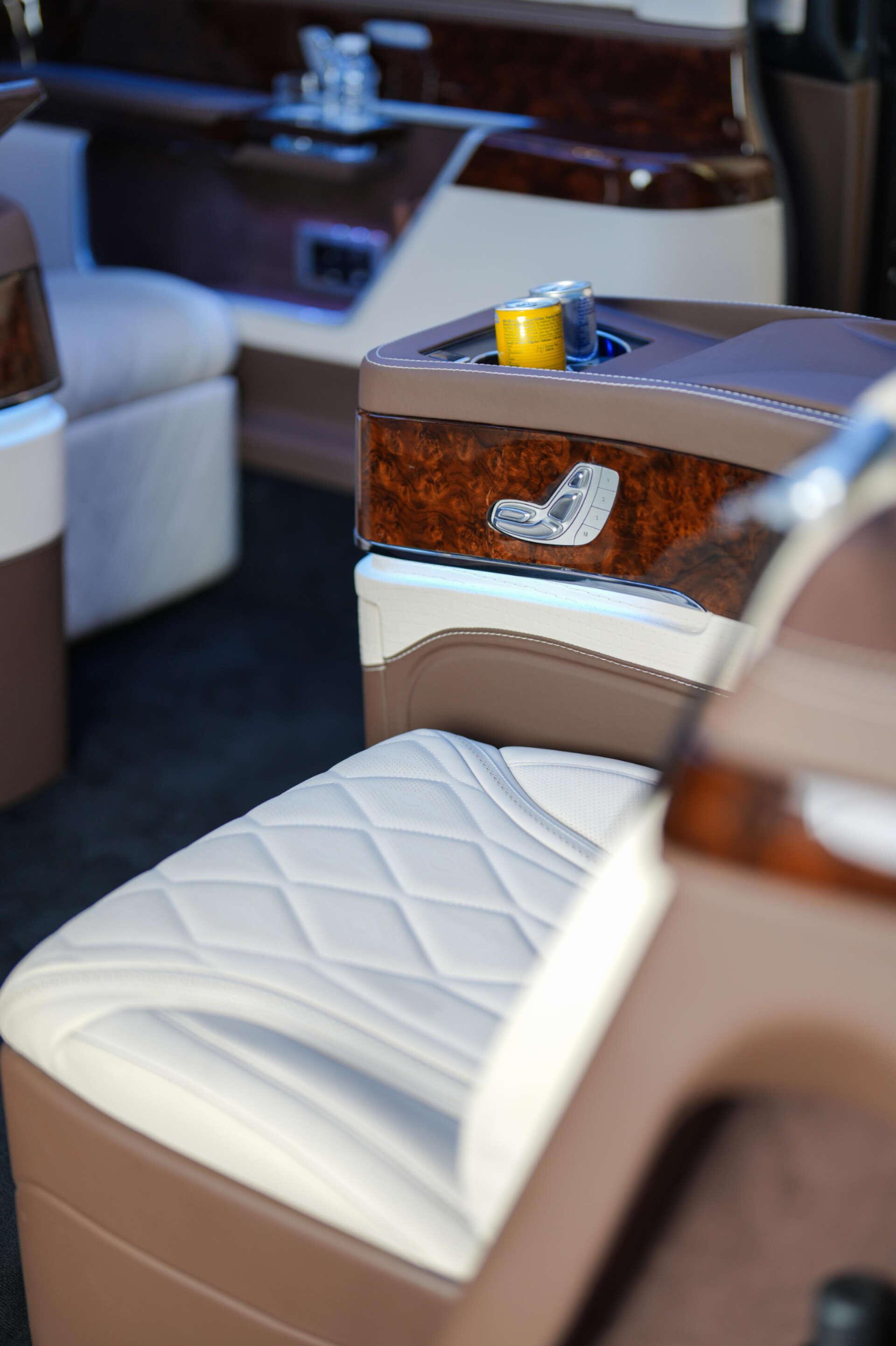Mercedes-Benz V Class view 28
