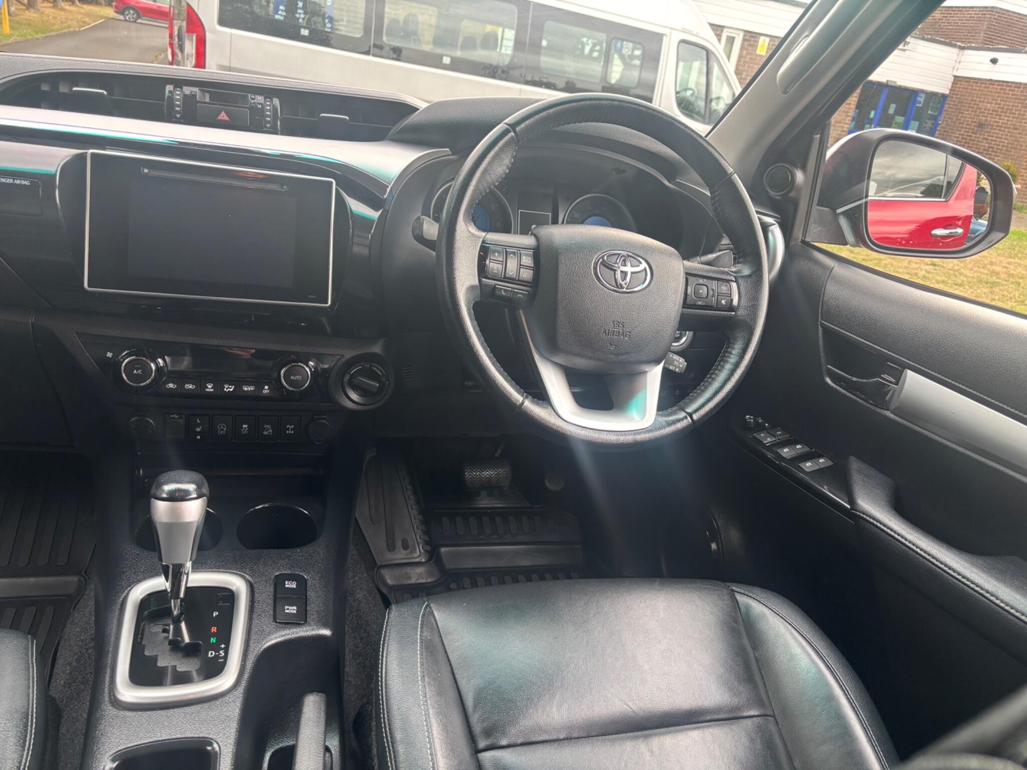 Toyota Hilux view 10