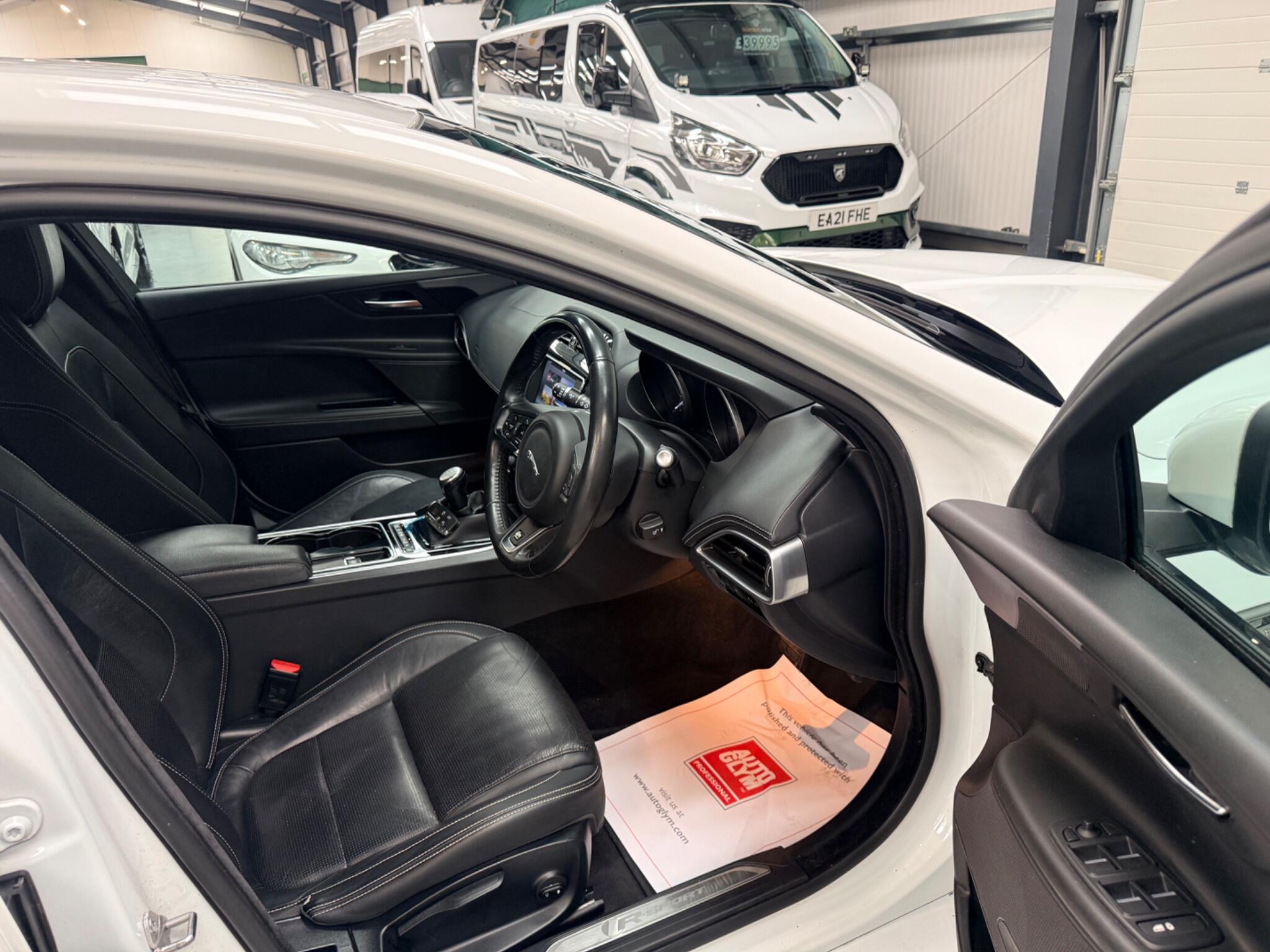 Jaguar Xe view 8