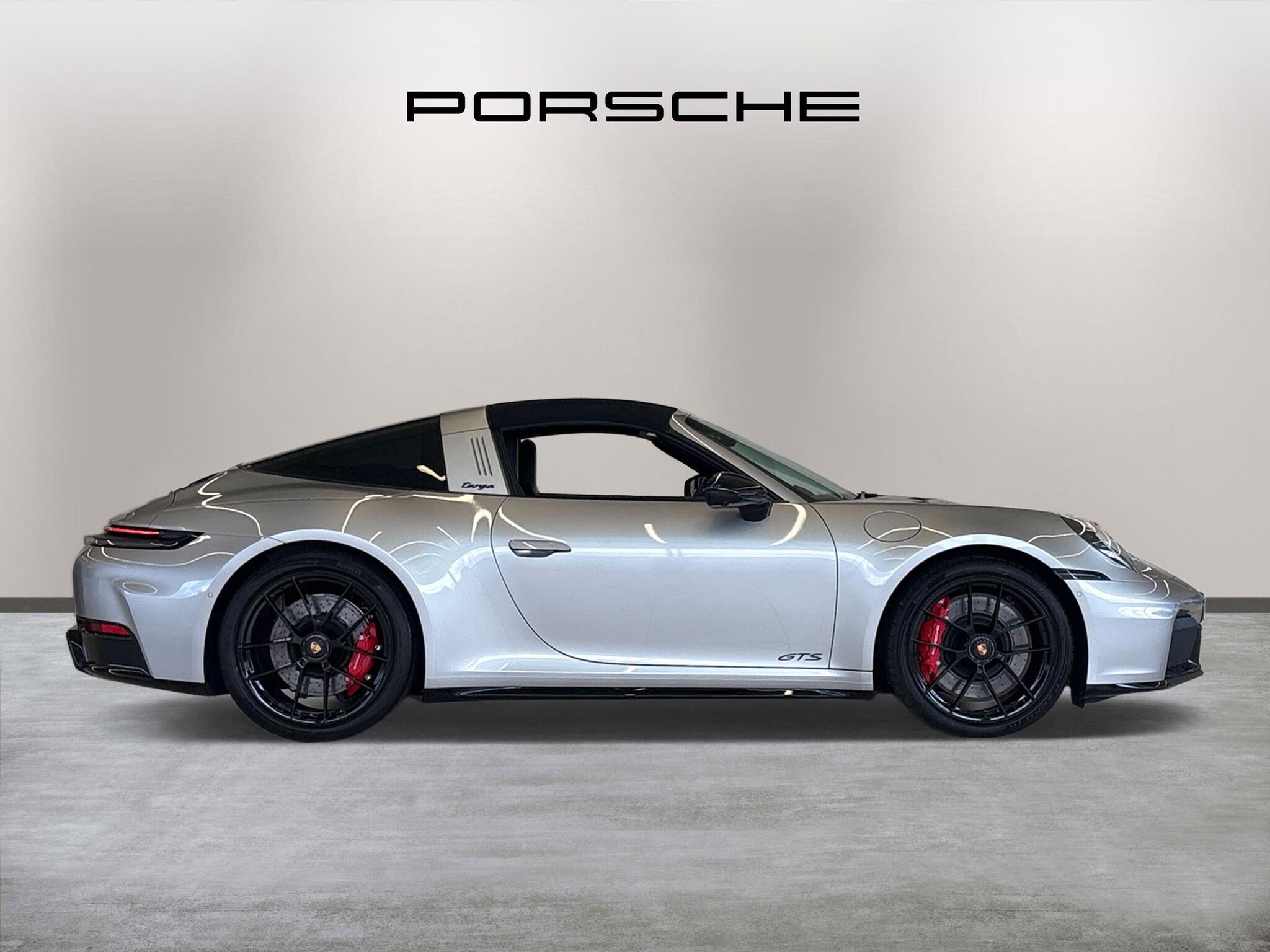 Porsche 911 view 14
