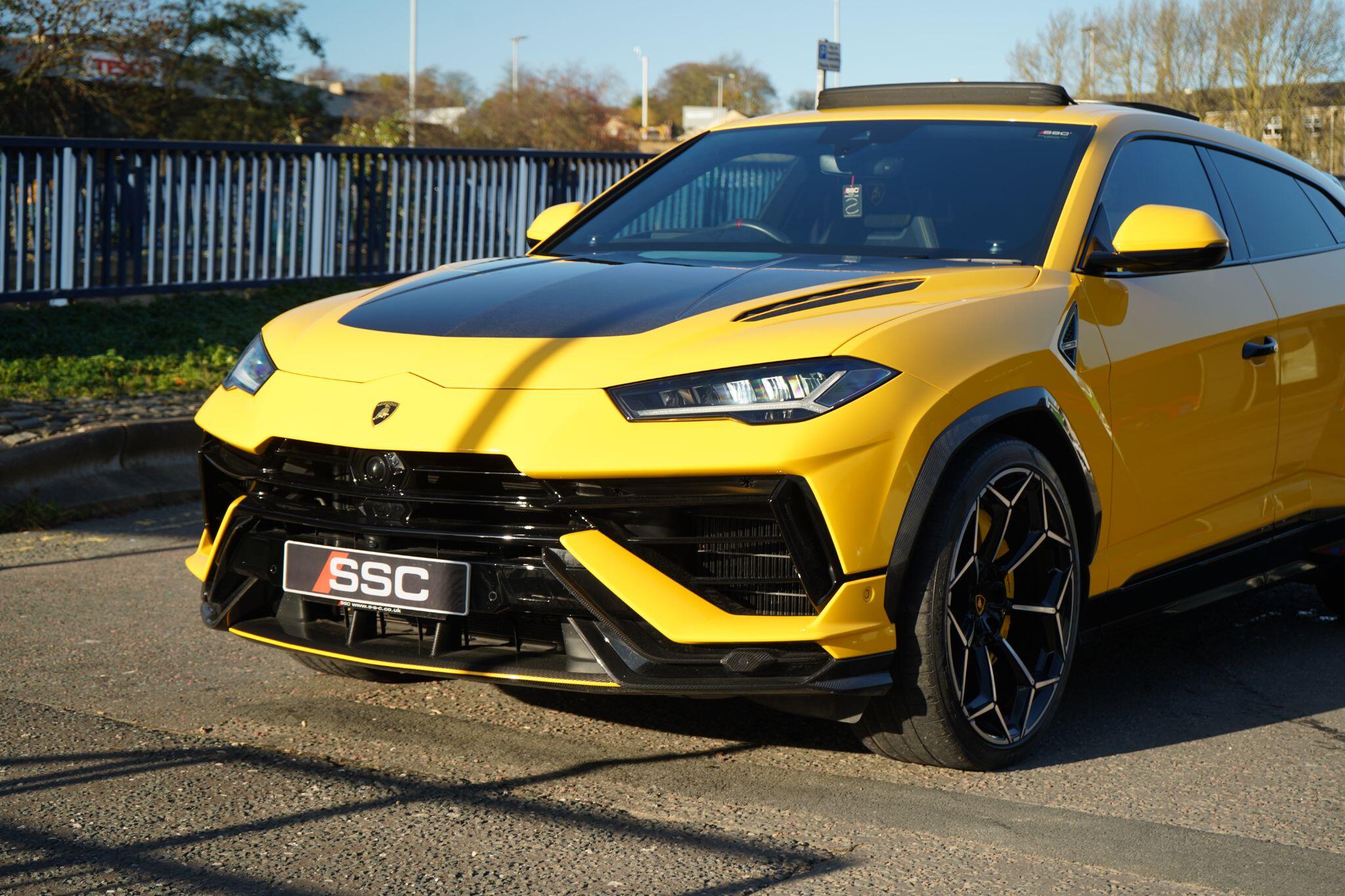 Lamborghini Urus view 9