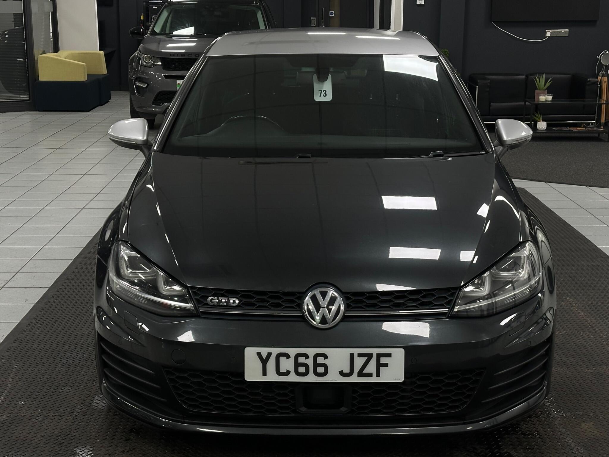 Volkswagen Golf view 4