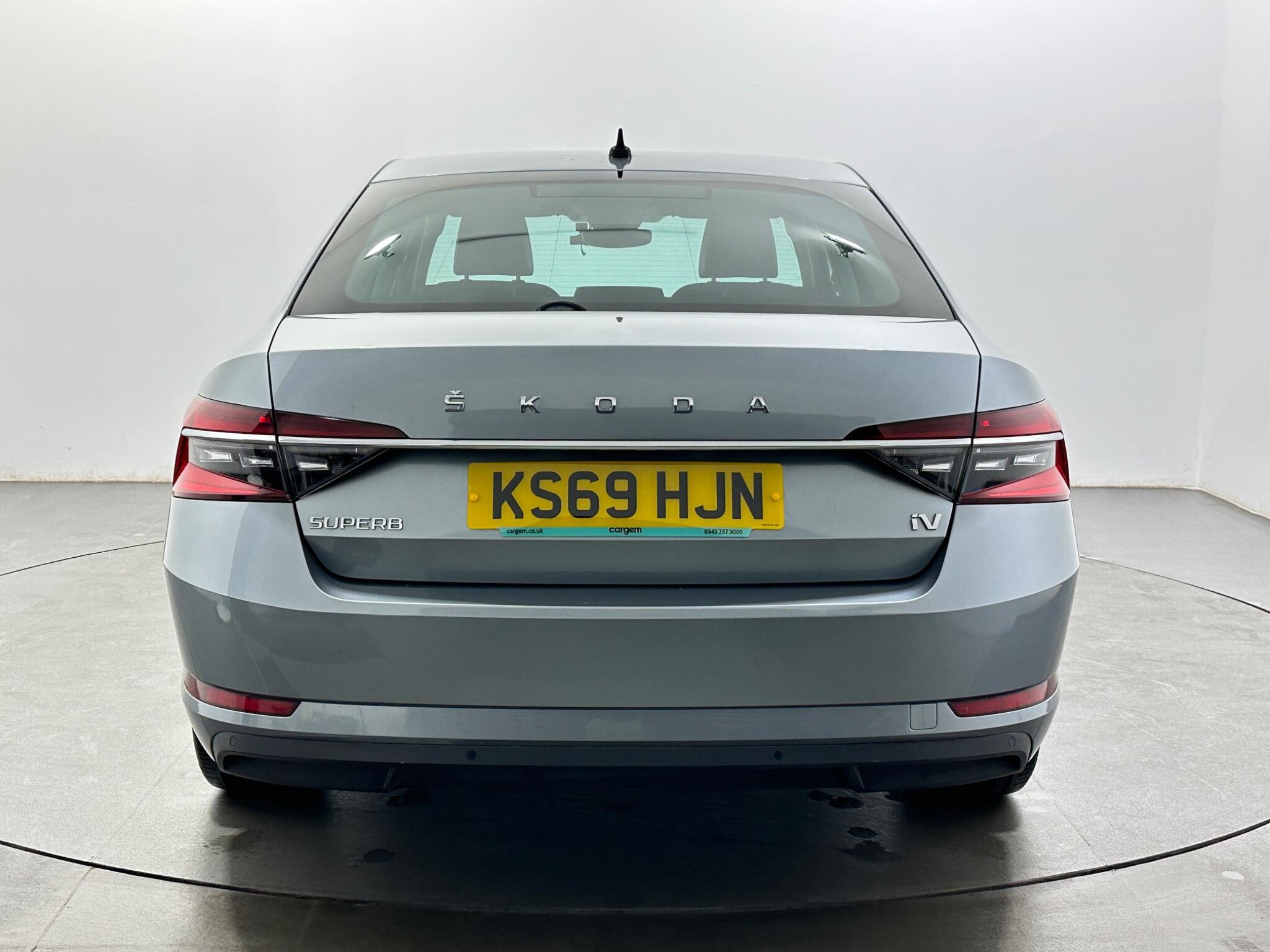 Skoda Superb view 7